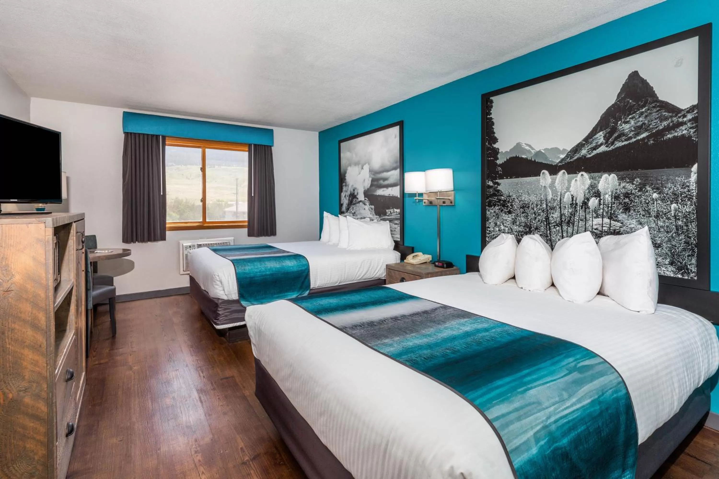 Queen Room with Two Queen Beds - Non-Smoking in Super 8 by Wyndham Gardiner/Yellowstone Park Area
