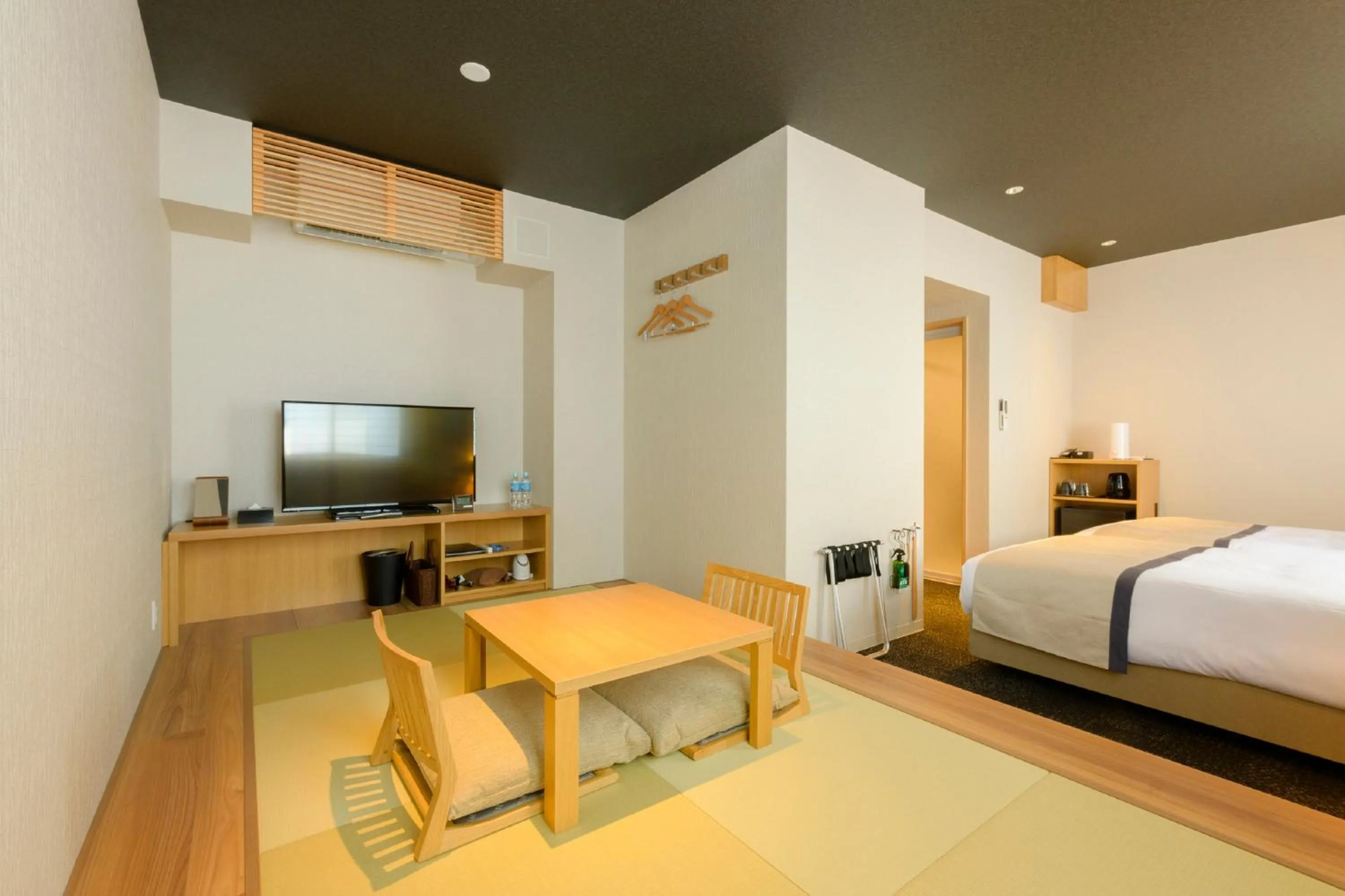 Premium Japanese Modern Twin Room in Tosei Hotel Cocone Kamakura
