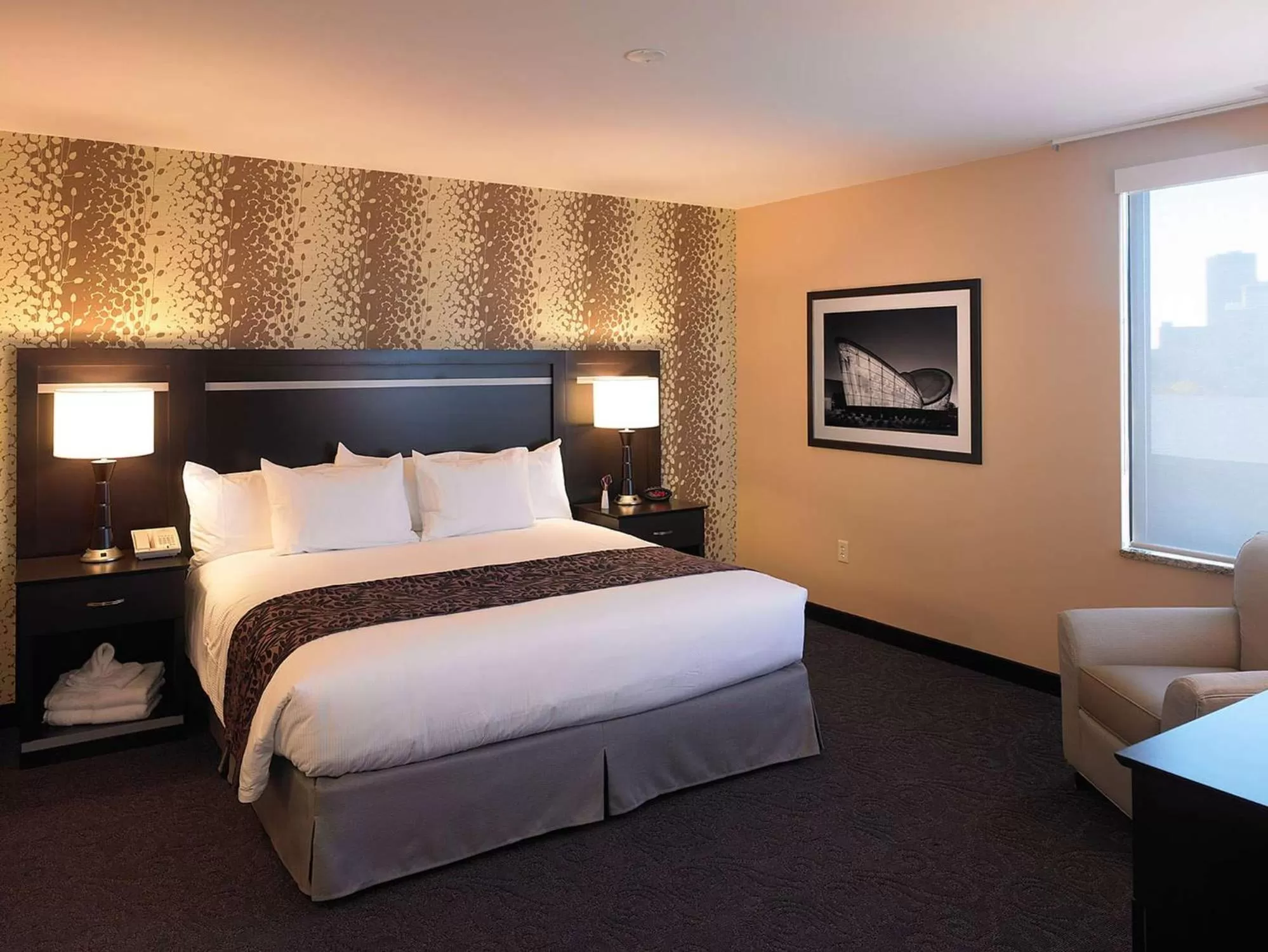 Queen Room - Hearing Accessible/Non-Smoking in The Strathallan - a DoubleTree by Hilton