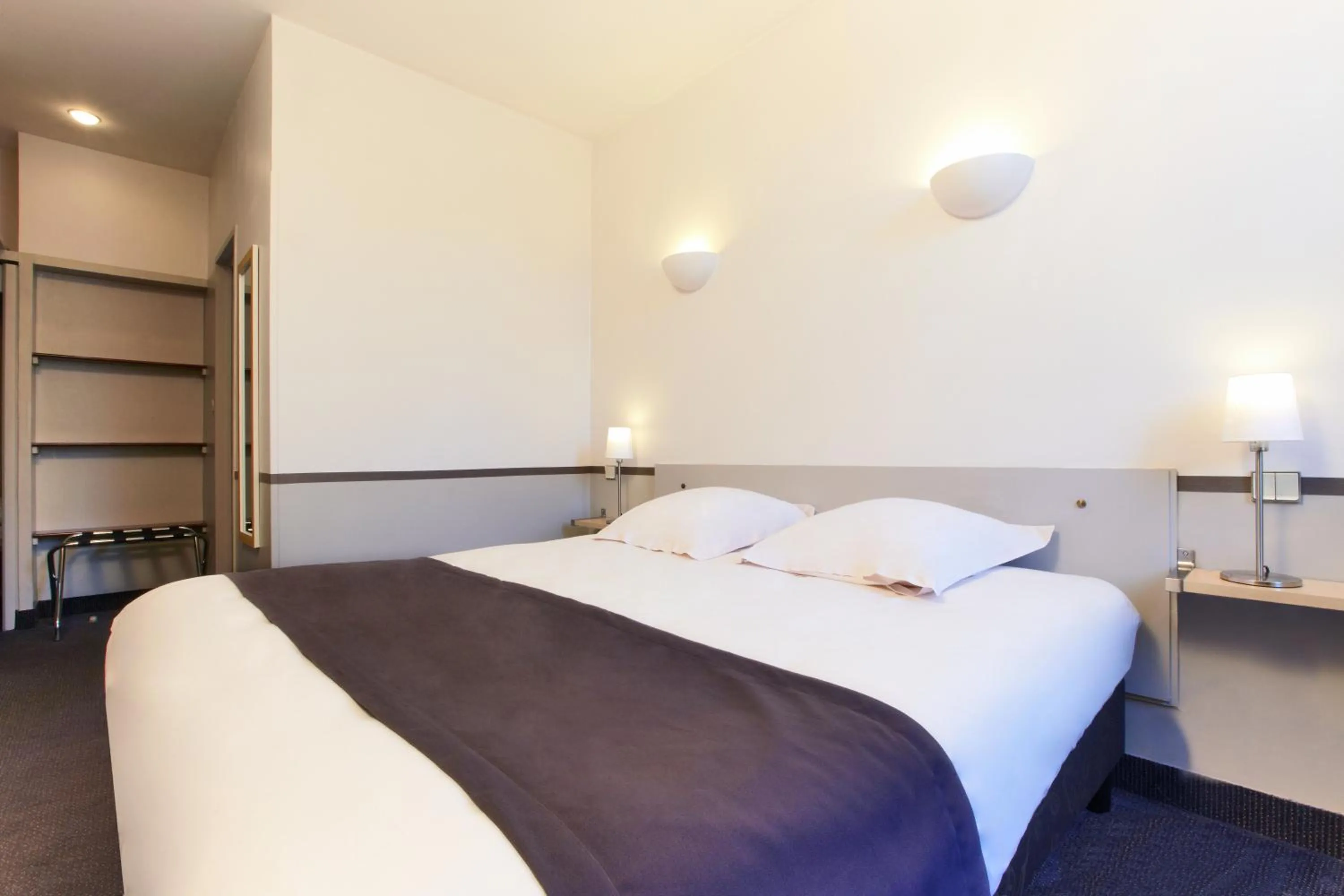 Superior Double Room in Kyriad Nimes Centre