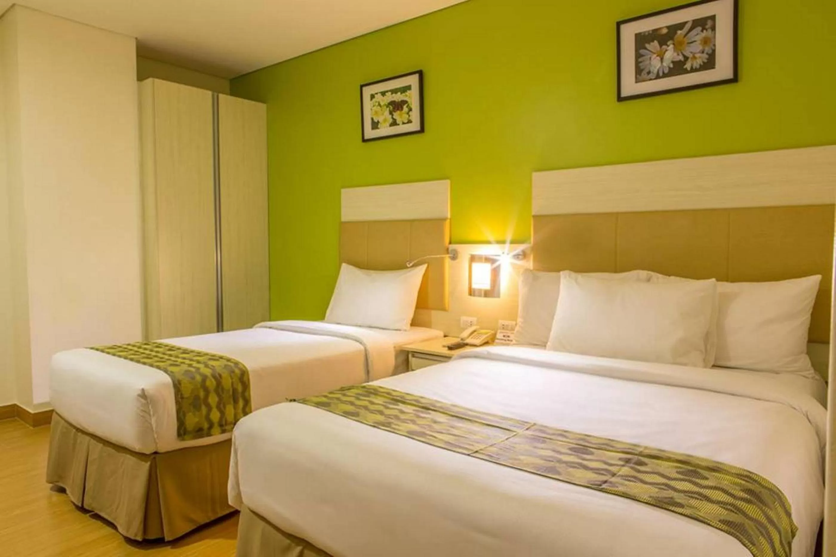 Premier Deluxe Double or Twin Room in Hamersons Hotel Cebu