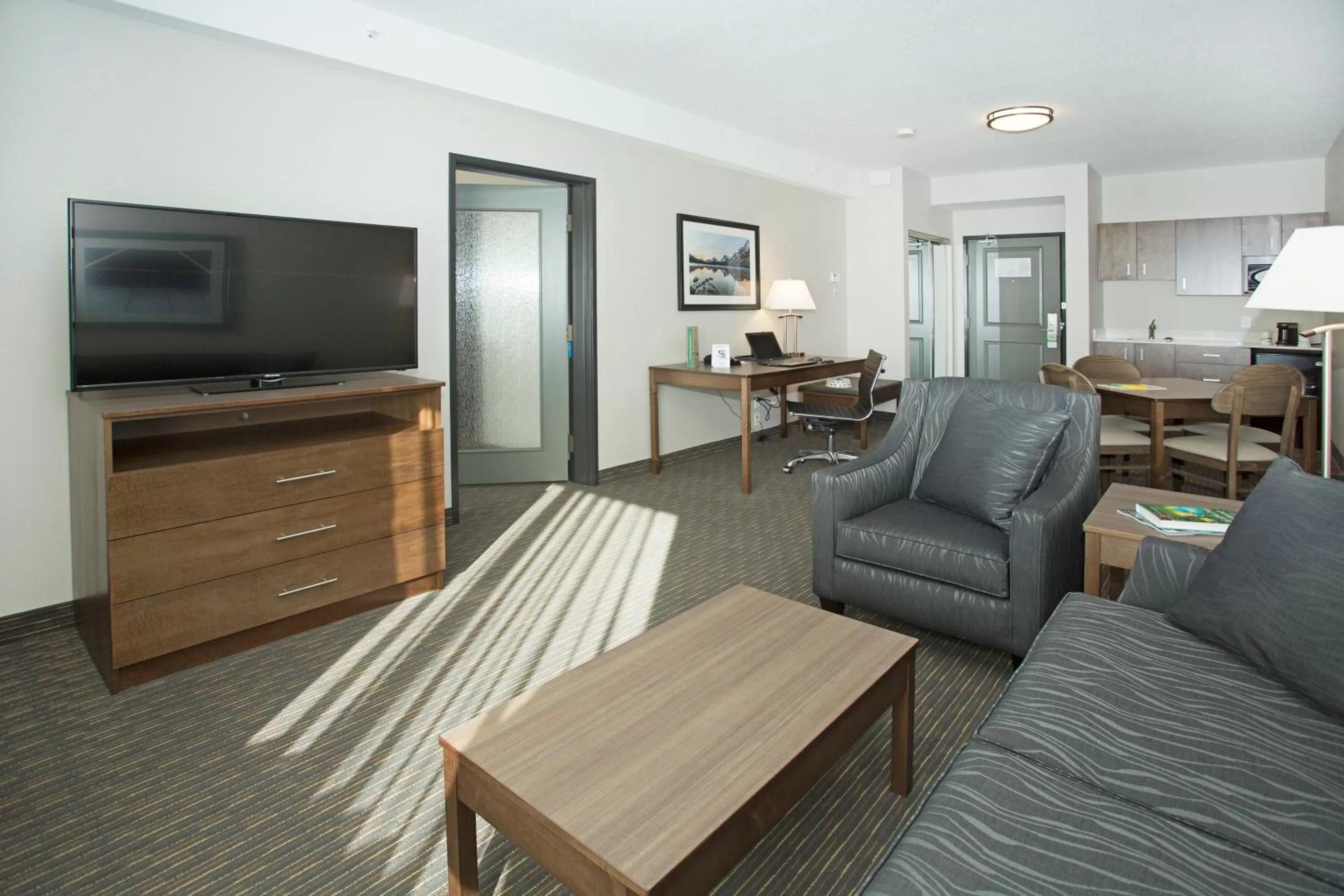 King Studio Suite - Non-Smoking in Wingate by Wyndham Calgary Airport