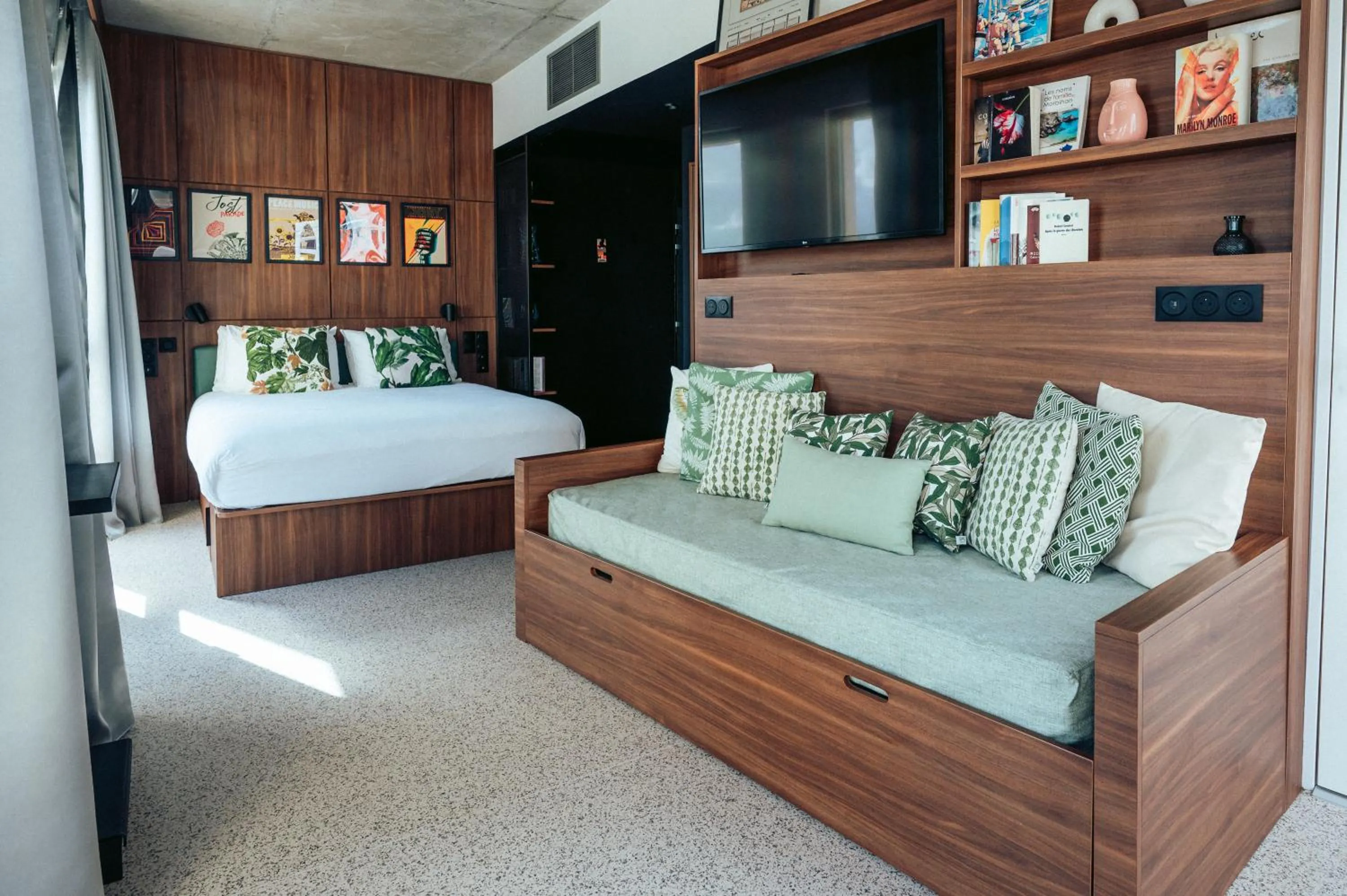 JOST THE 3 OF US - Triple Room in JOST Hôtel Bordeaux Centre Gare Saint Jean