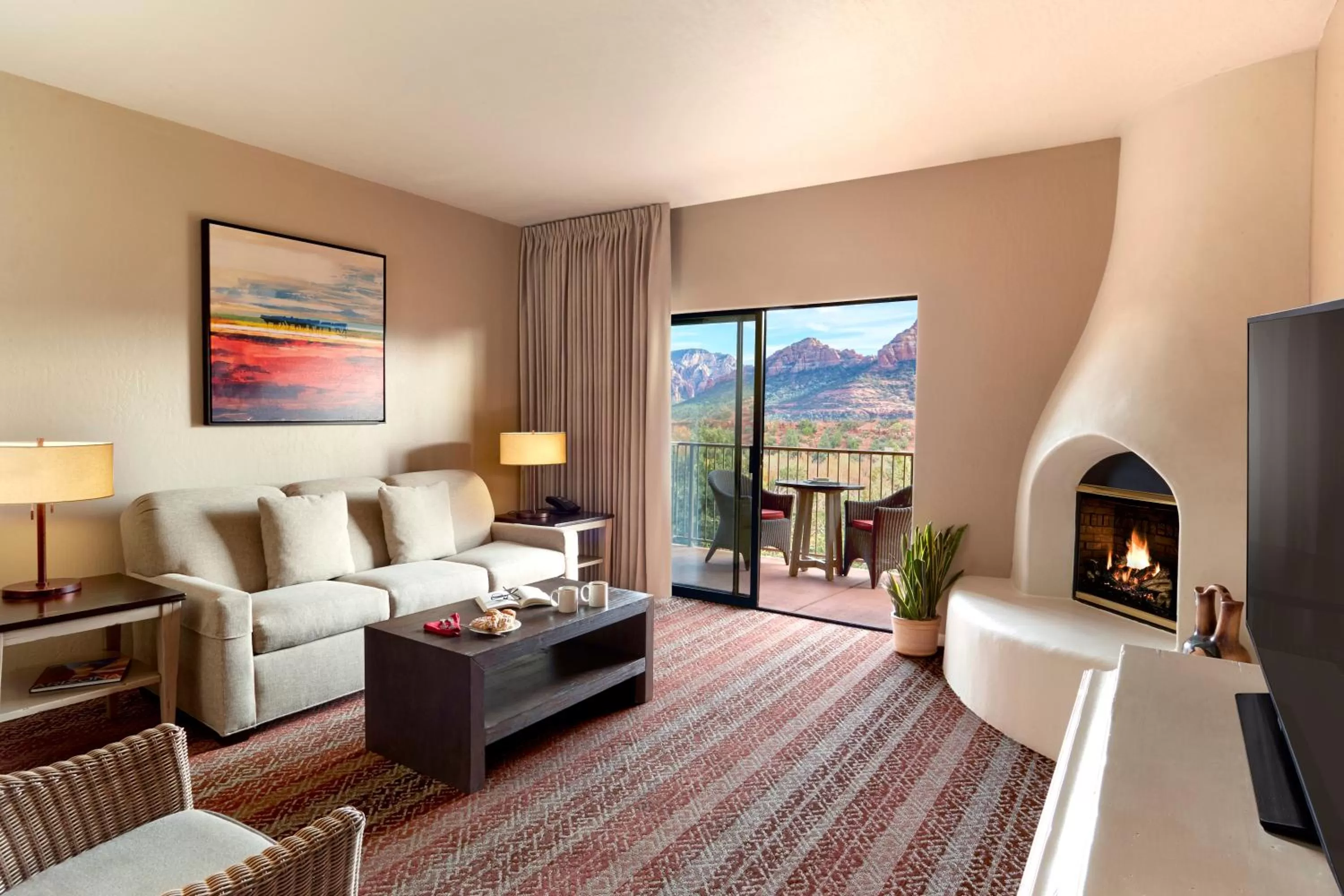 Red Rock Deluxe King 1 Bedroom Suite - Pet-Friendly in Orchards Inn