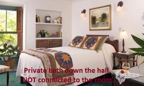 Budget Double Room in St. Francis Inn - Saint Augustine