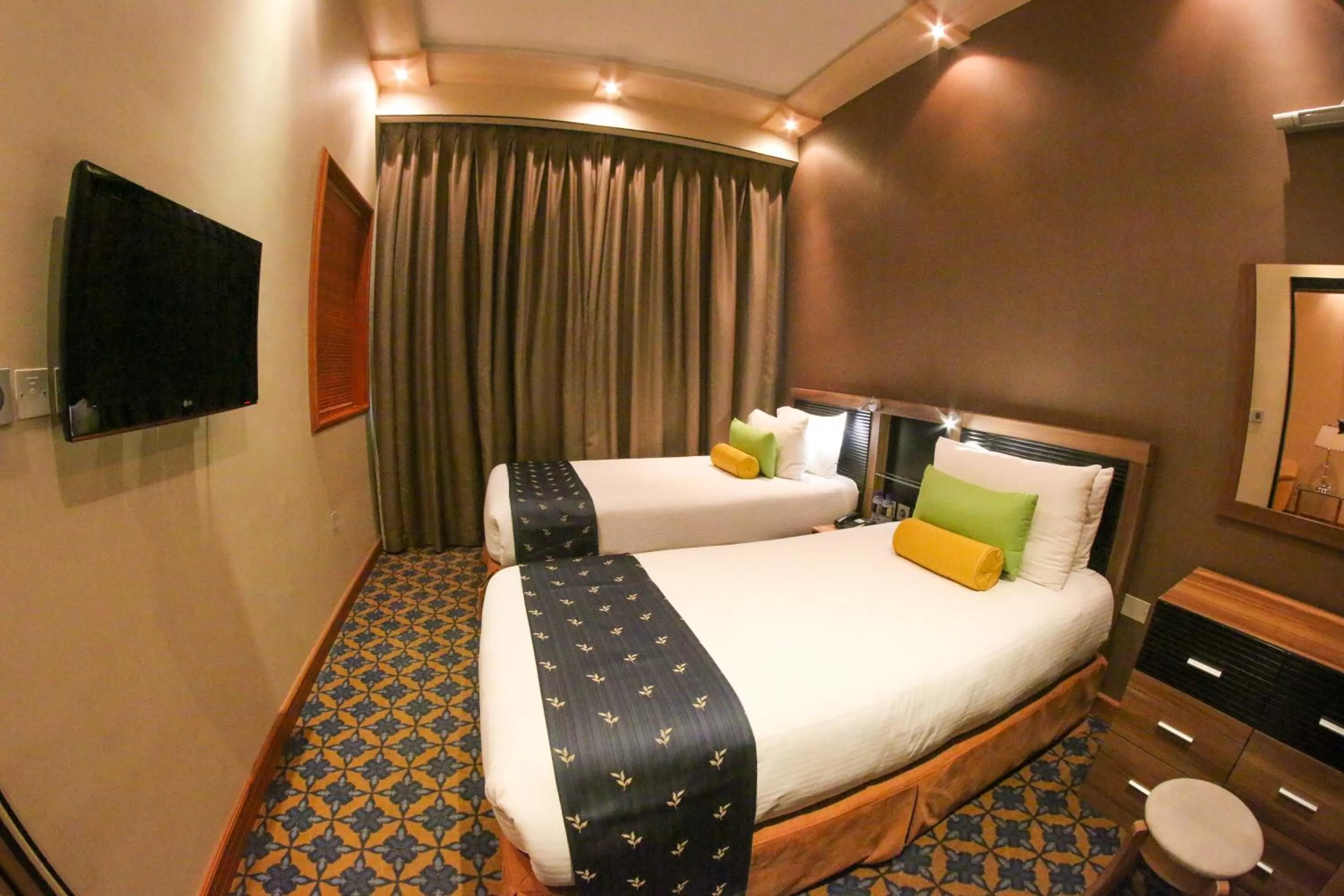 One-Bedroom Suite in Elite Crystal Hotel