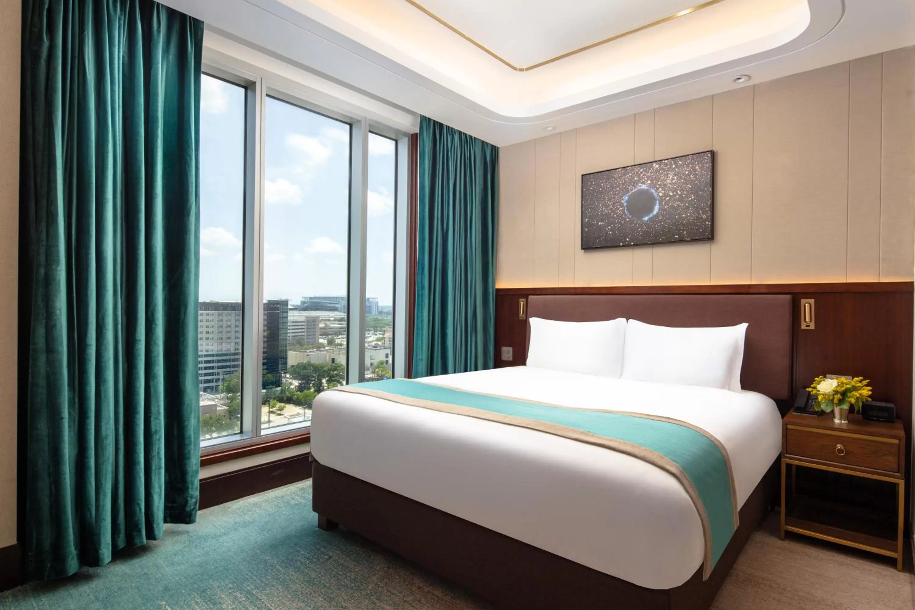 Deluxe 1 King One Bedroom Suite in Blossom Hotel Houston, Curio Collection by Hilton