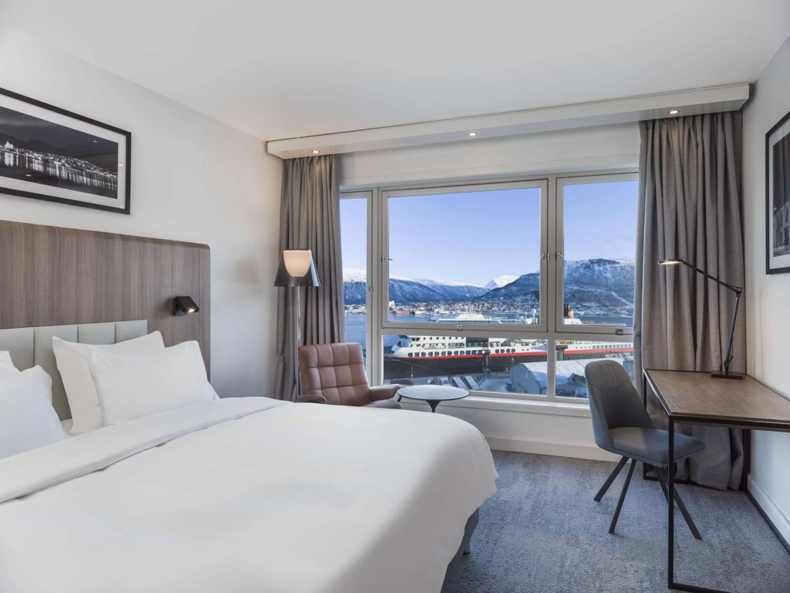 Premium Room with Sea and Mountain View in Radisson Blu Hotel Tromsø