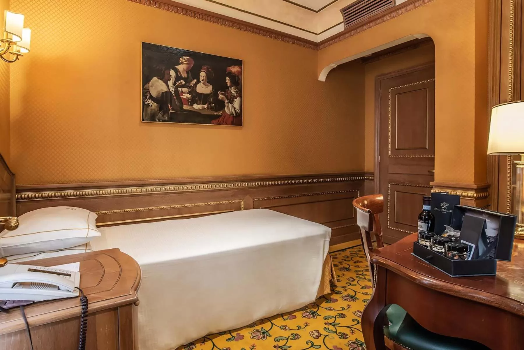 Classic Single Room in River Palace Hotel