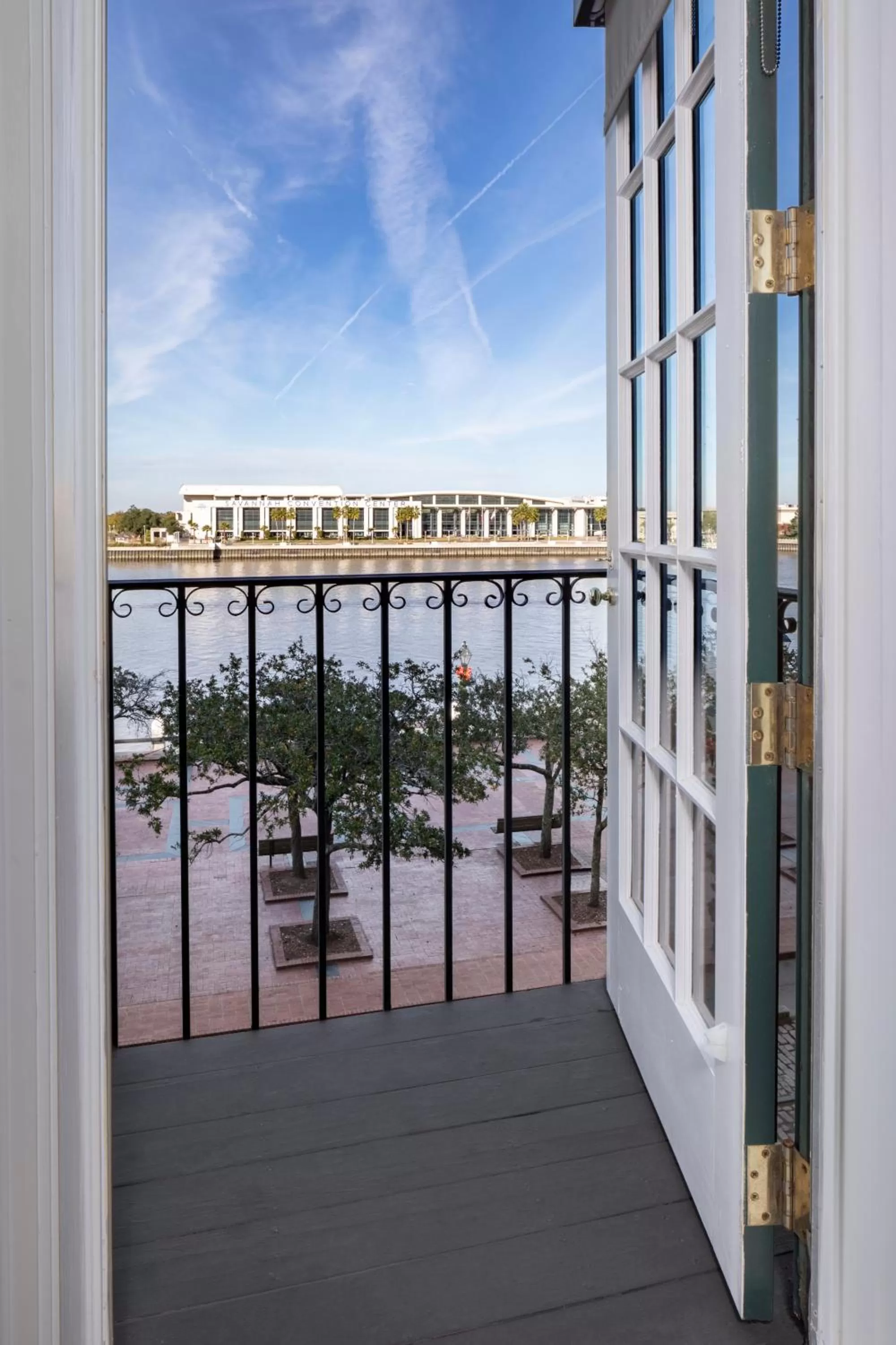 Queen Room with Two Queen Beds - Riverview with Balcony in River Street Inn