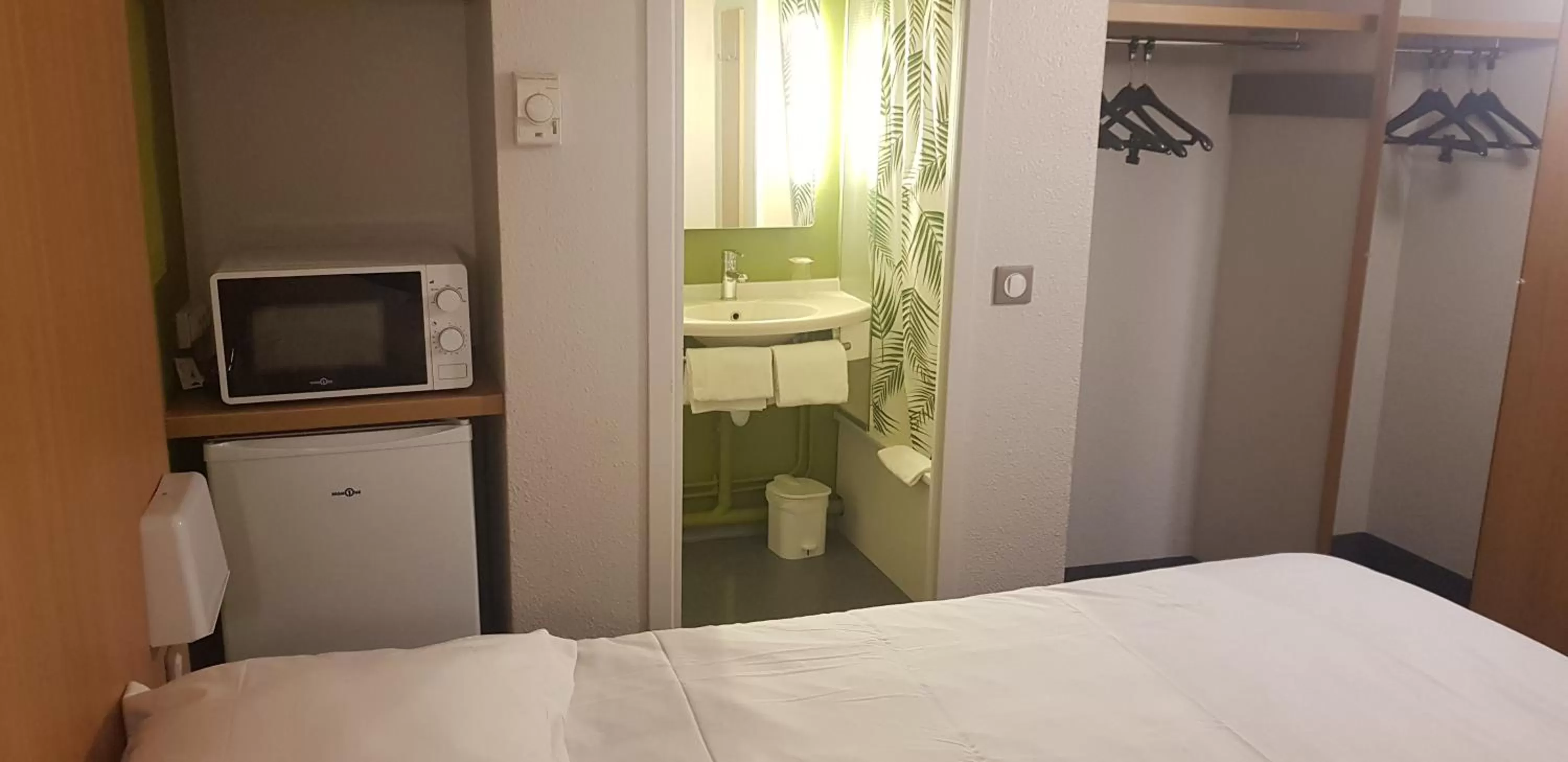 Double Room in Kyriad Direct Poitiers - Gare du Futuroscope
