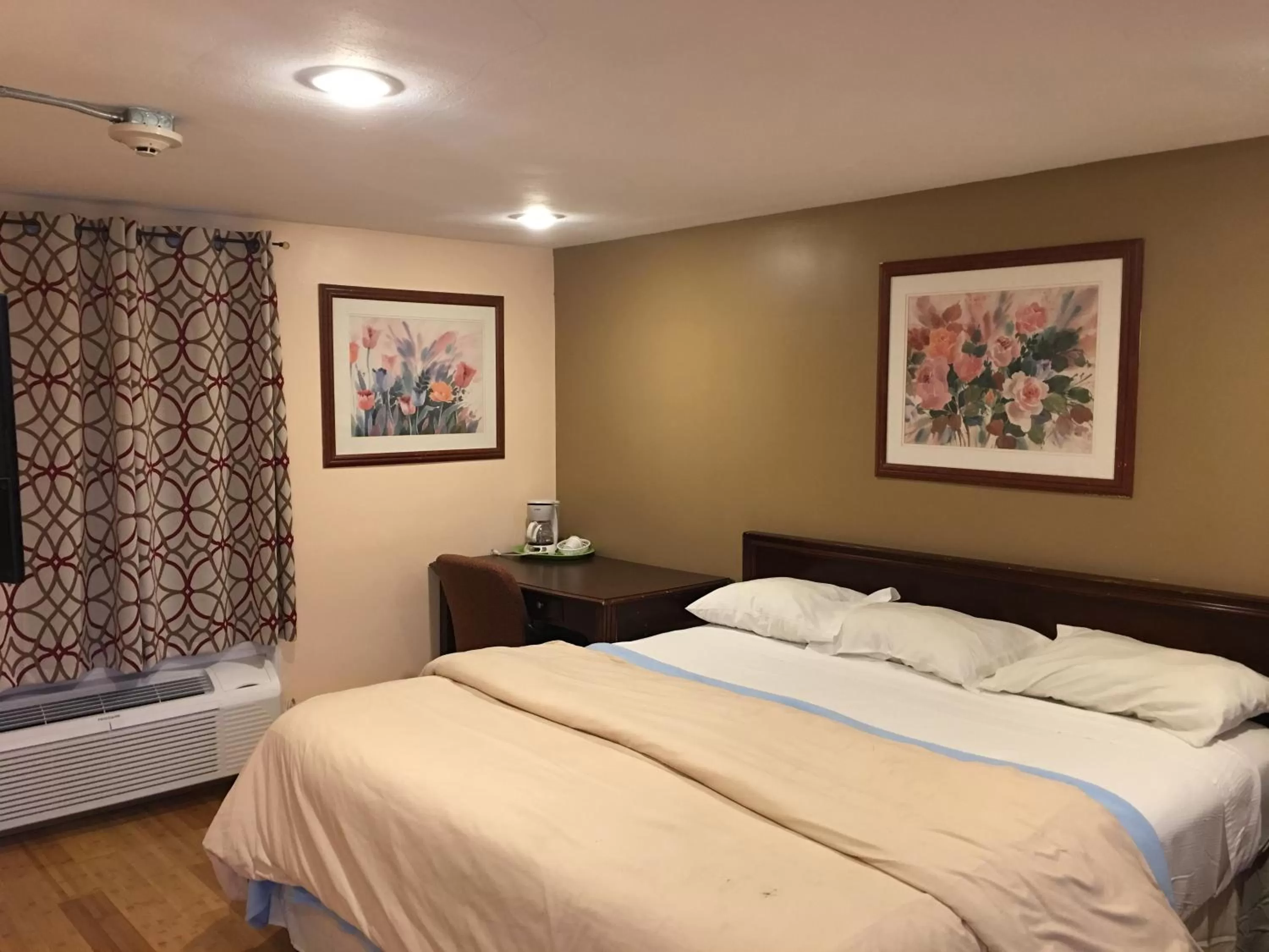 King Room in Aquastar Inn