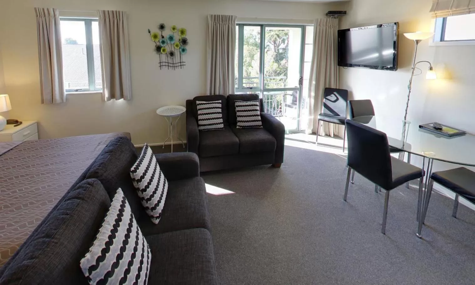 One-Bedroom Apartment with Shower in Westport Spa Motel