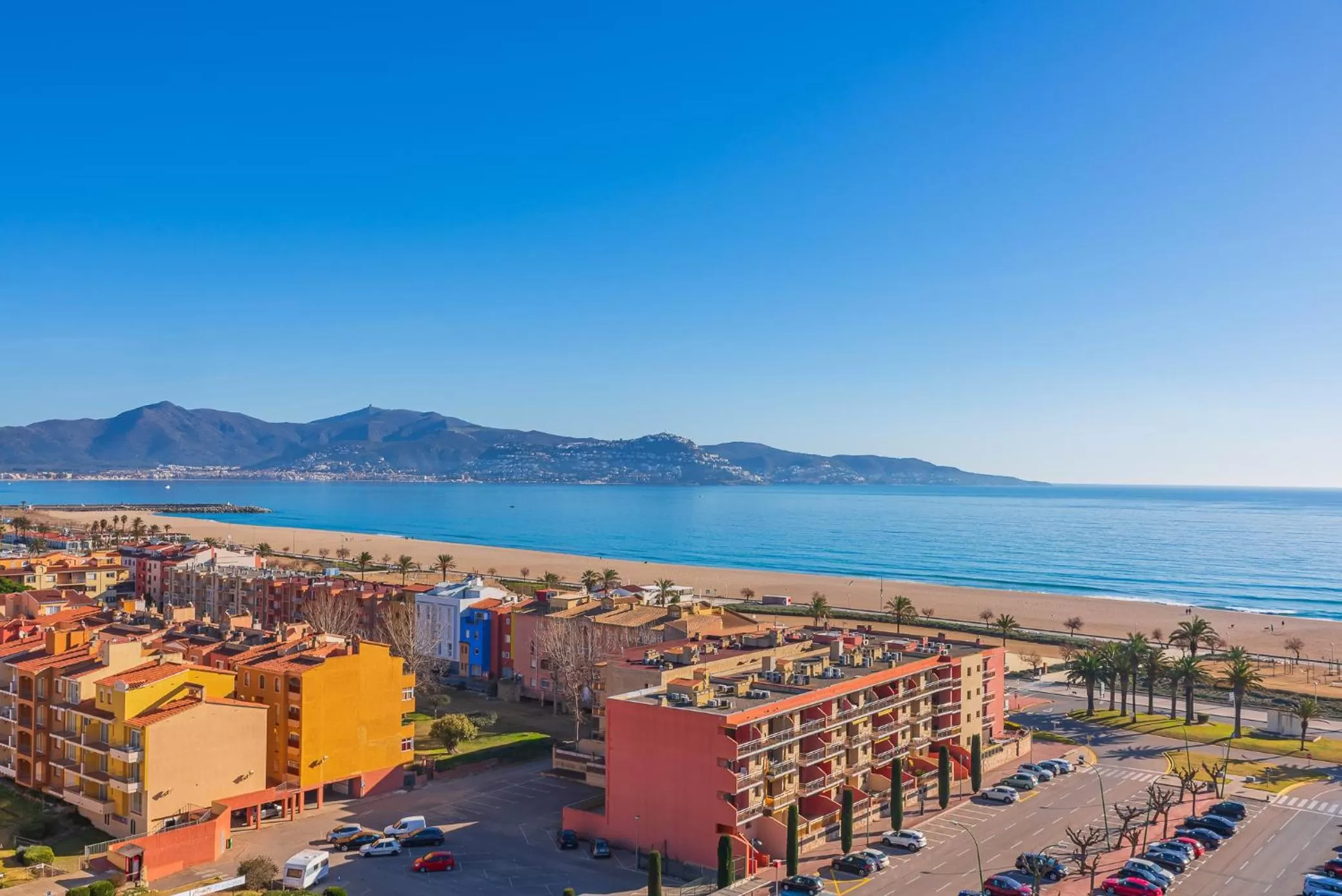 Three-Bedroom Apartment (6 Adults) in Xon's Platja HA