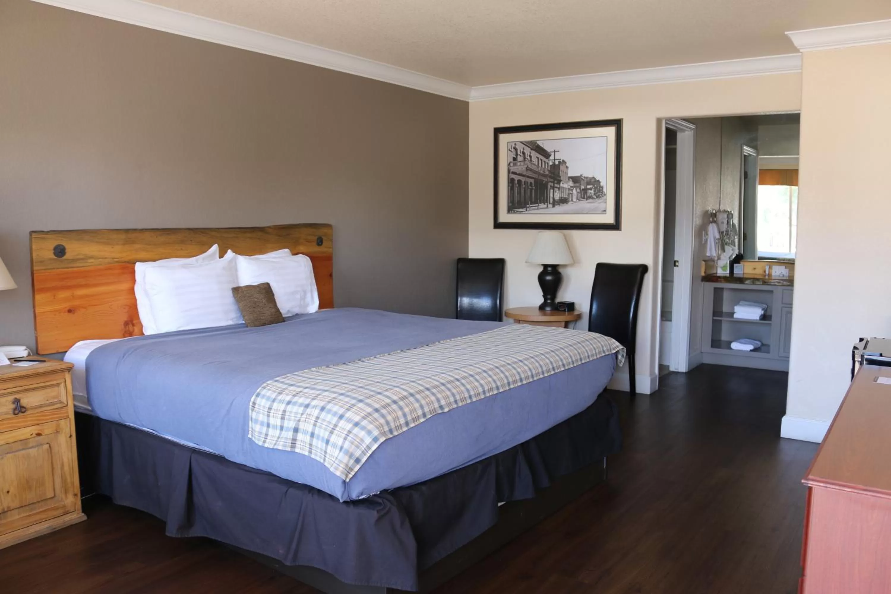 King Room with Mountain View, Second Floor (No Pets) in Historian Inn