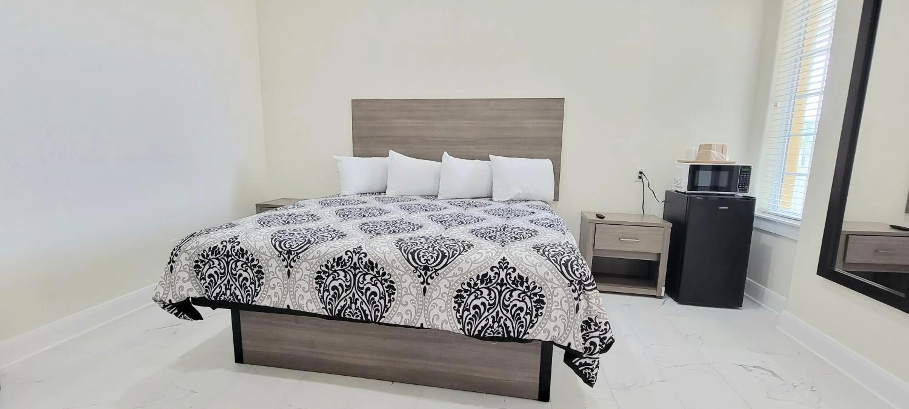 Luxury King Room in Lighthouse Inn