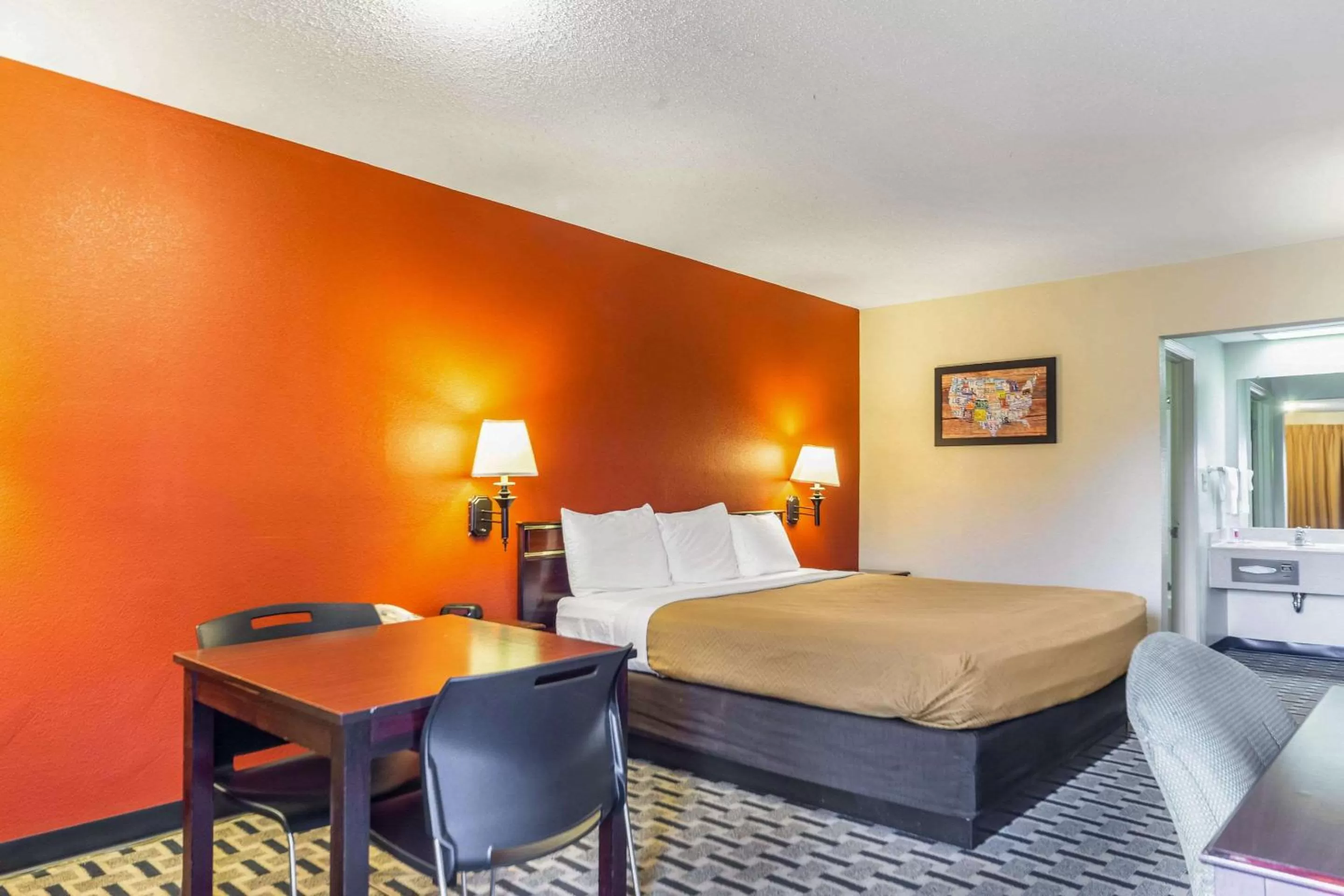 King Room - Non-Smoking in Econo Lodge Laurel