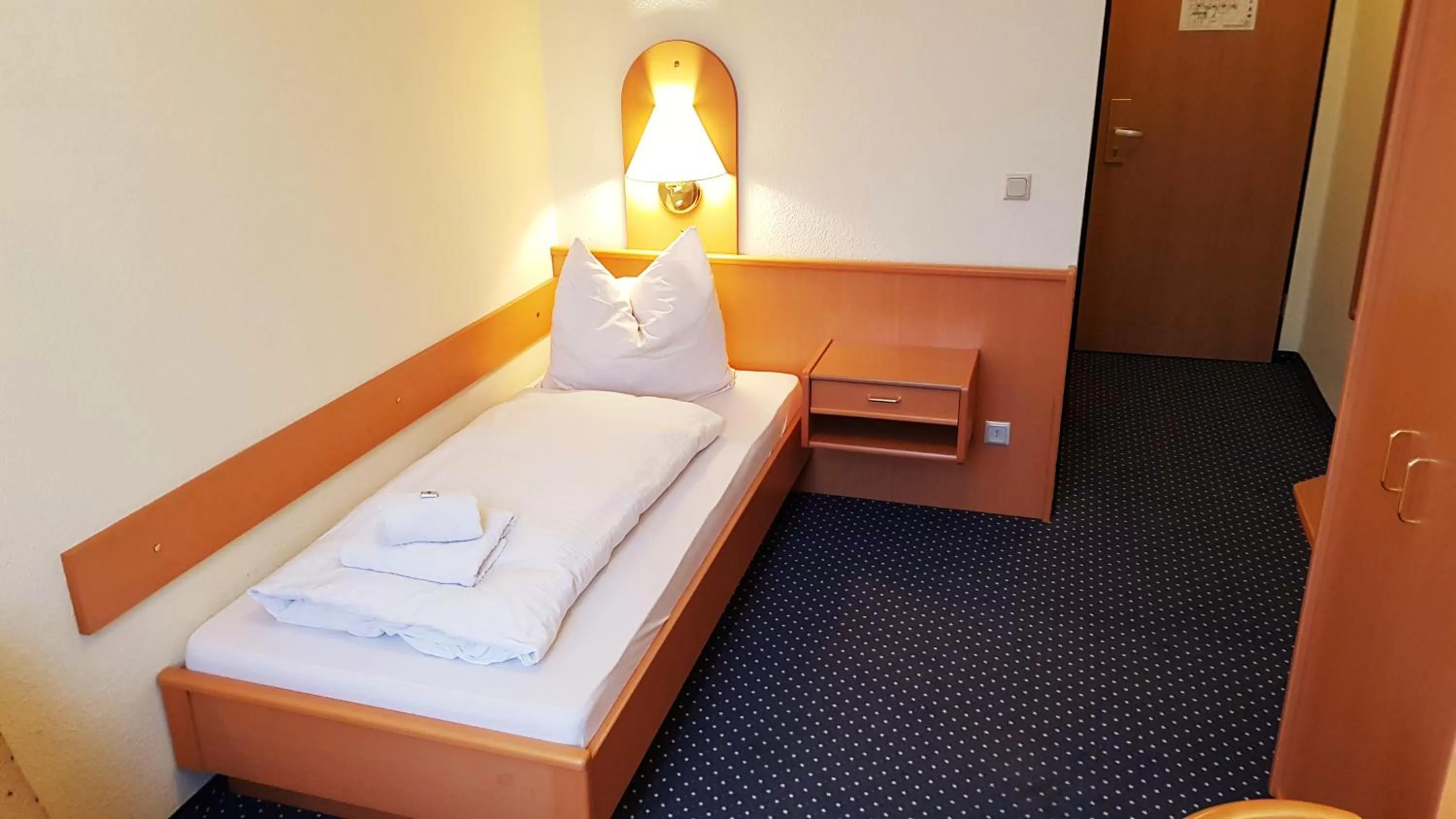 Single Room with extra Sofa Bed - single occupancy in Hotel Altberesinchen