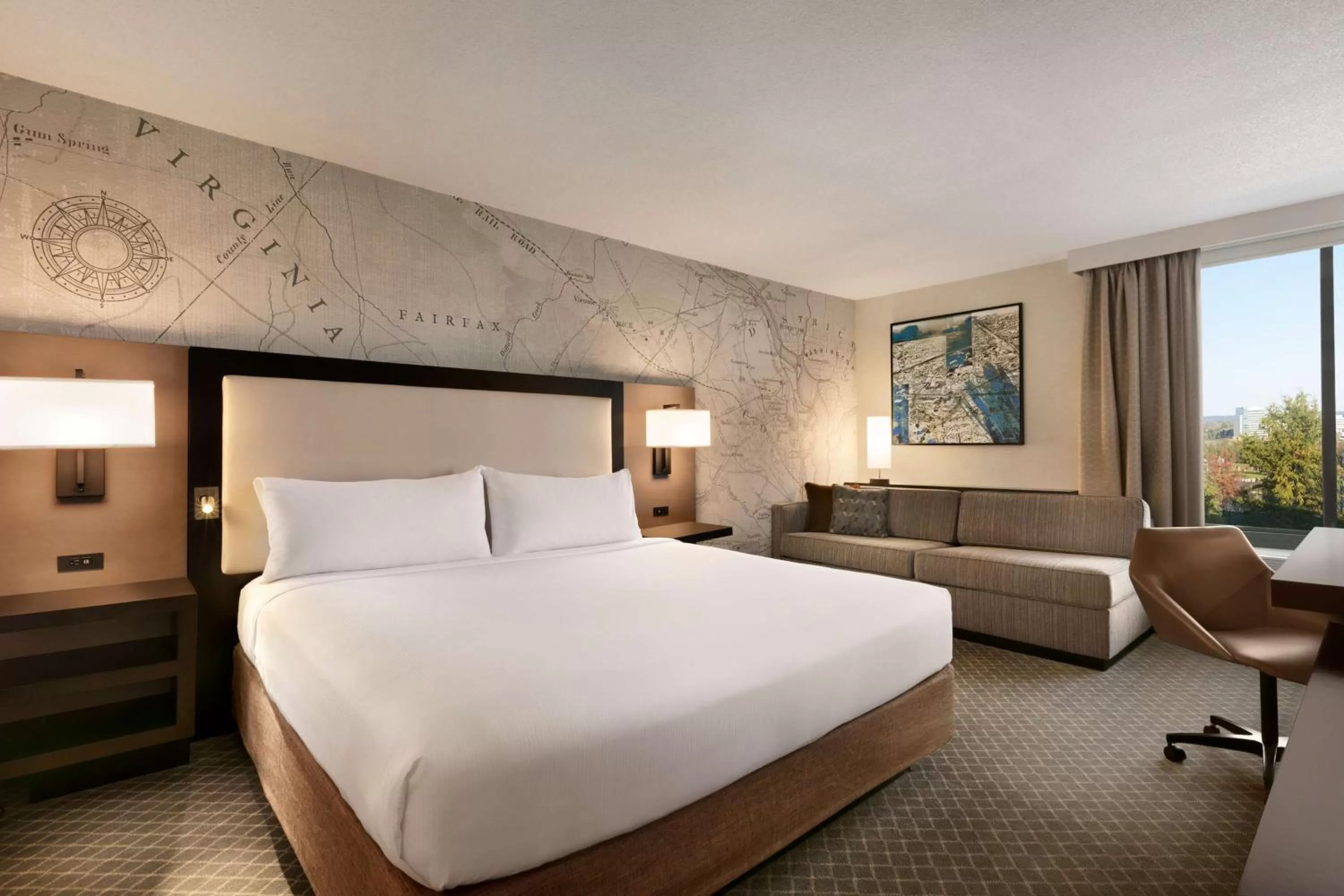 Deluxe King Room - Hearing Access in DoubleTree by Hilton McLean Tysons