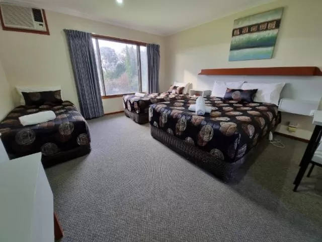 Family Room with Bathroom in Warragul Views Motor Inn