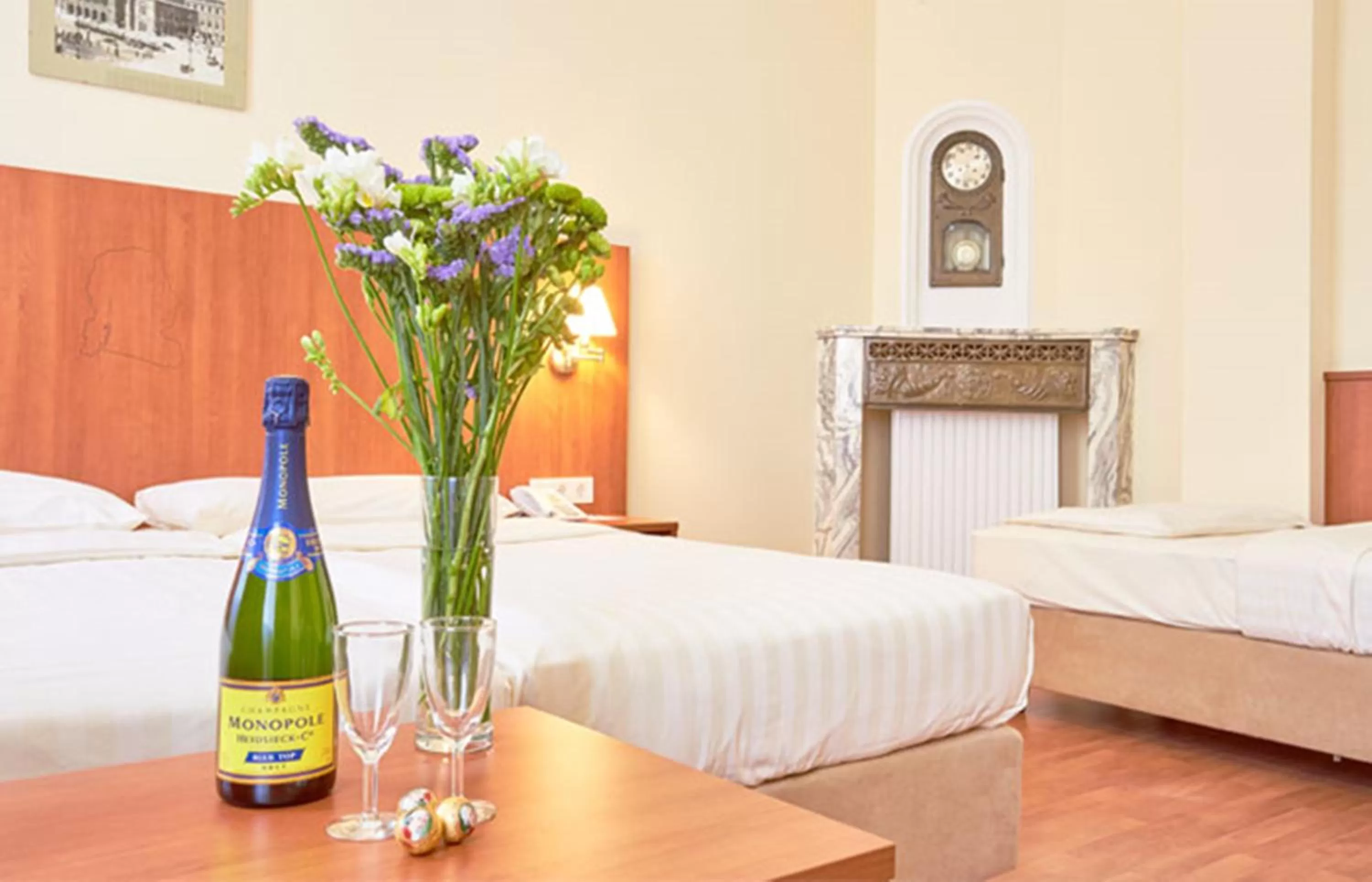 Basic Triple Room in Hotel Mozart