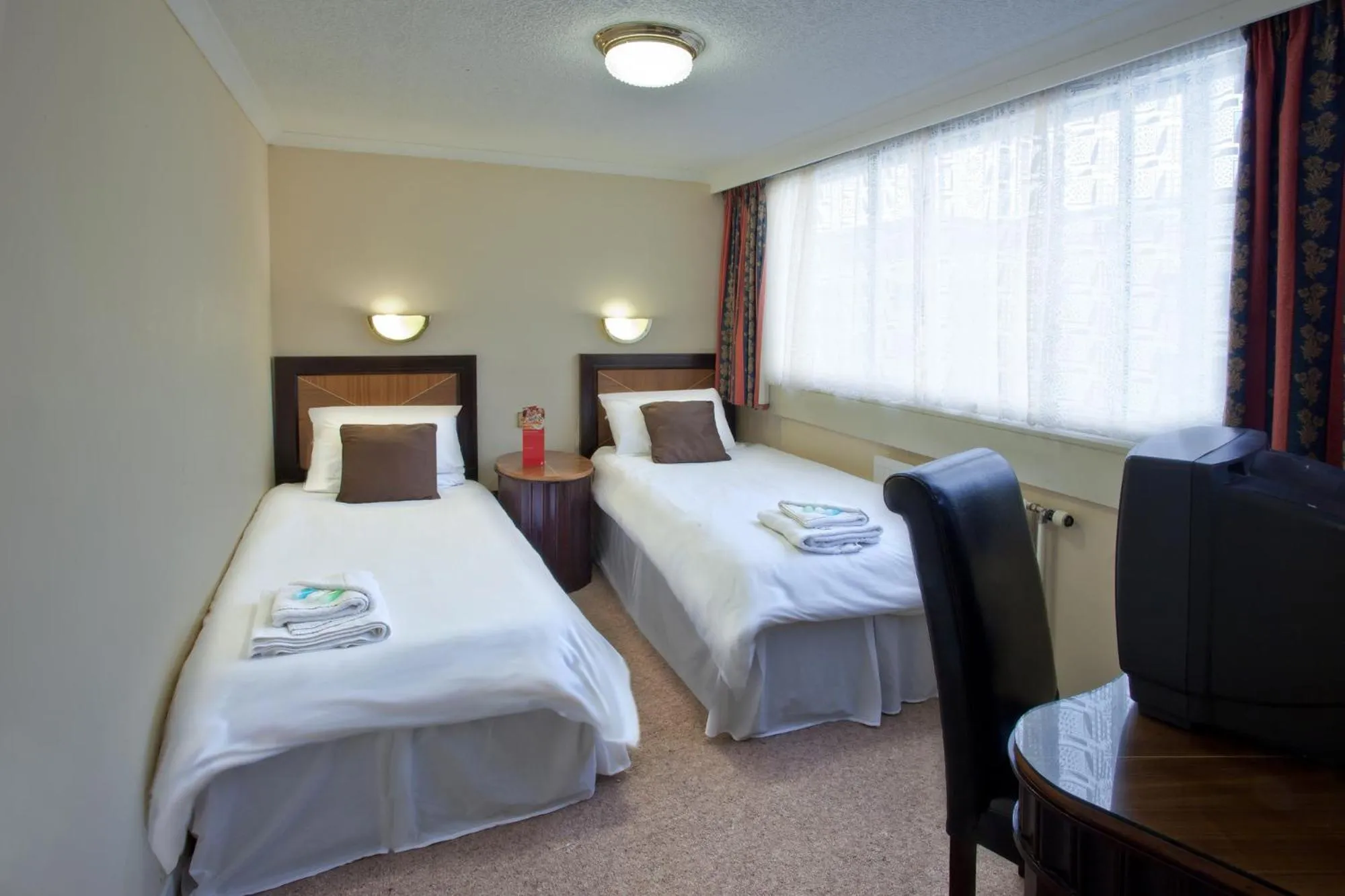Superior Twin Room in Britannia Hotel Coventry