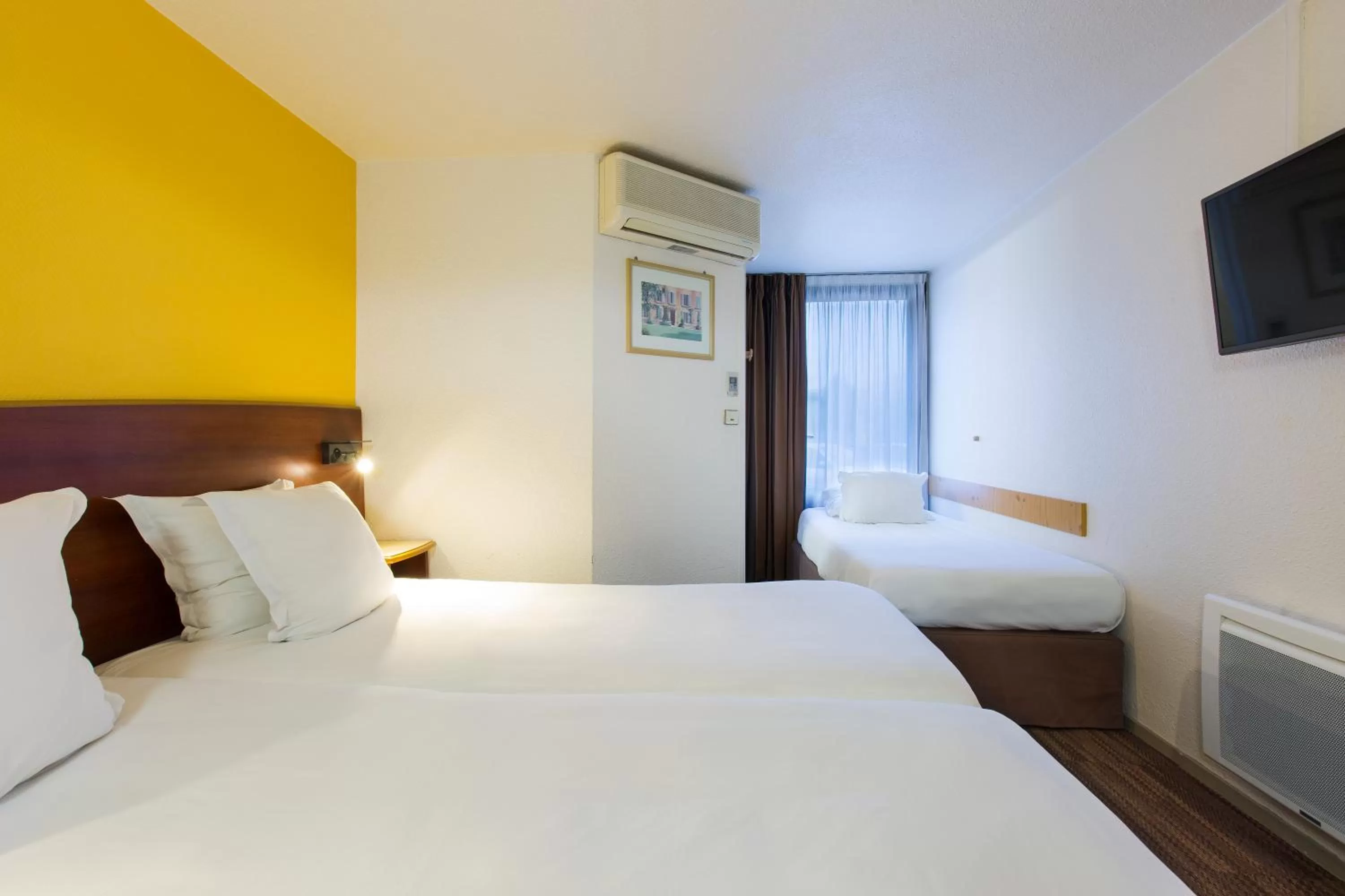 Triple Room in Comfort Hotel Etampes