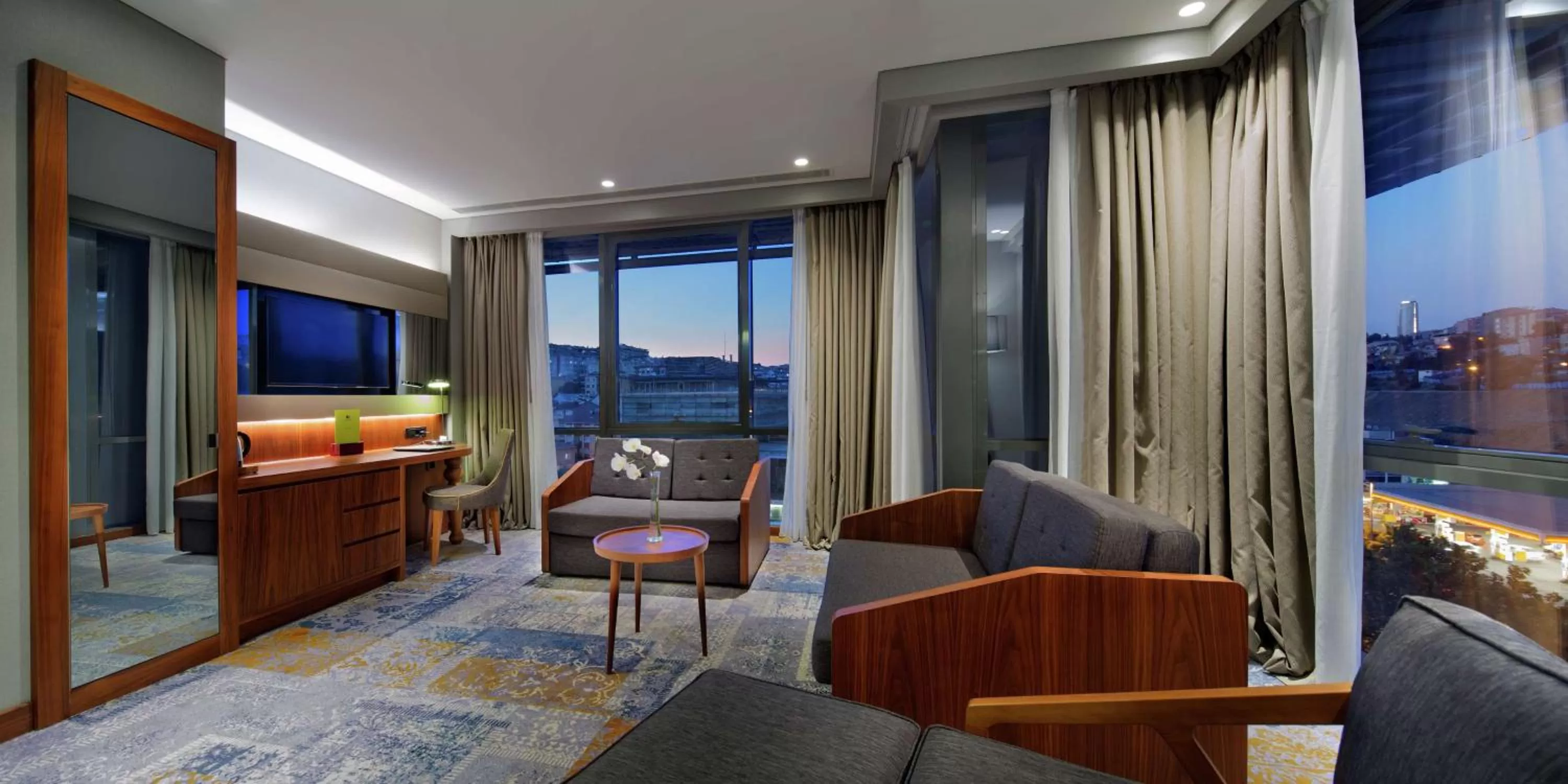 One-Bedroom King Suite in DoubleTree by Hilton Istanbul - Piyalepasa