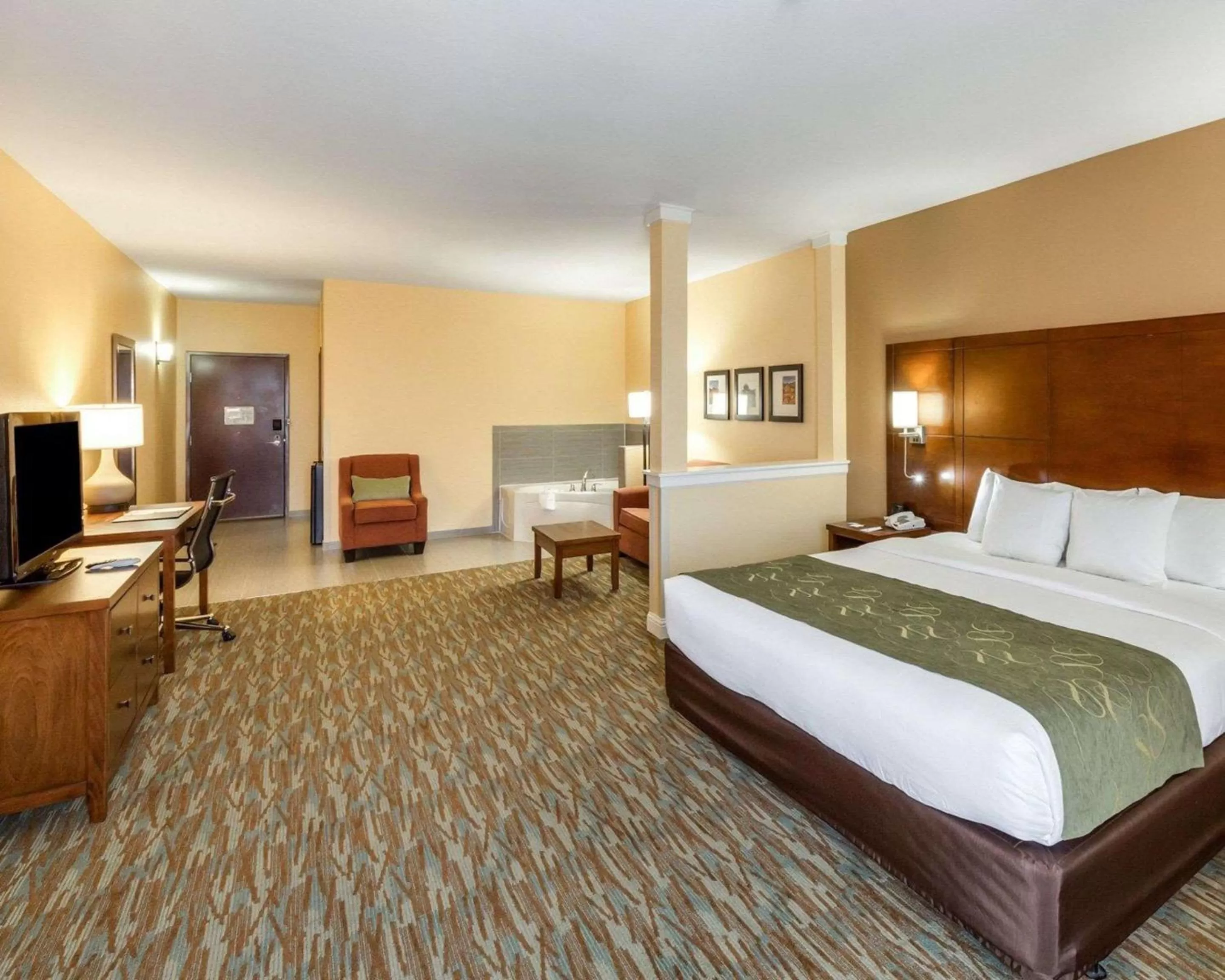 King Suite - Accessible/Non-Smoking in Comfort Suites Cotulla near I-35
