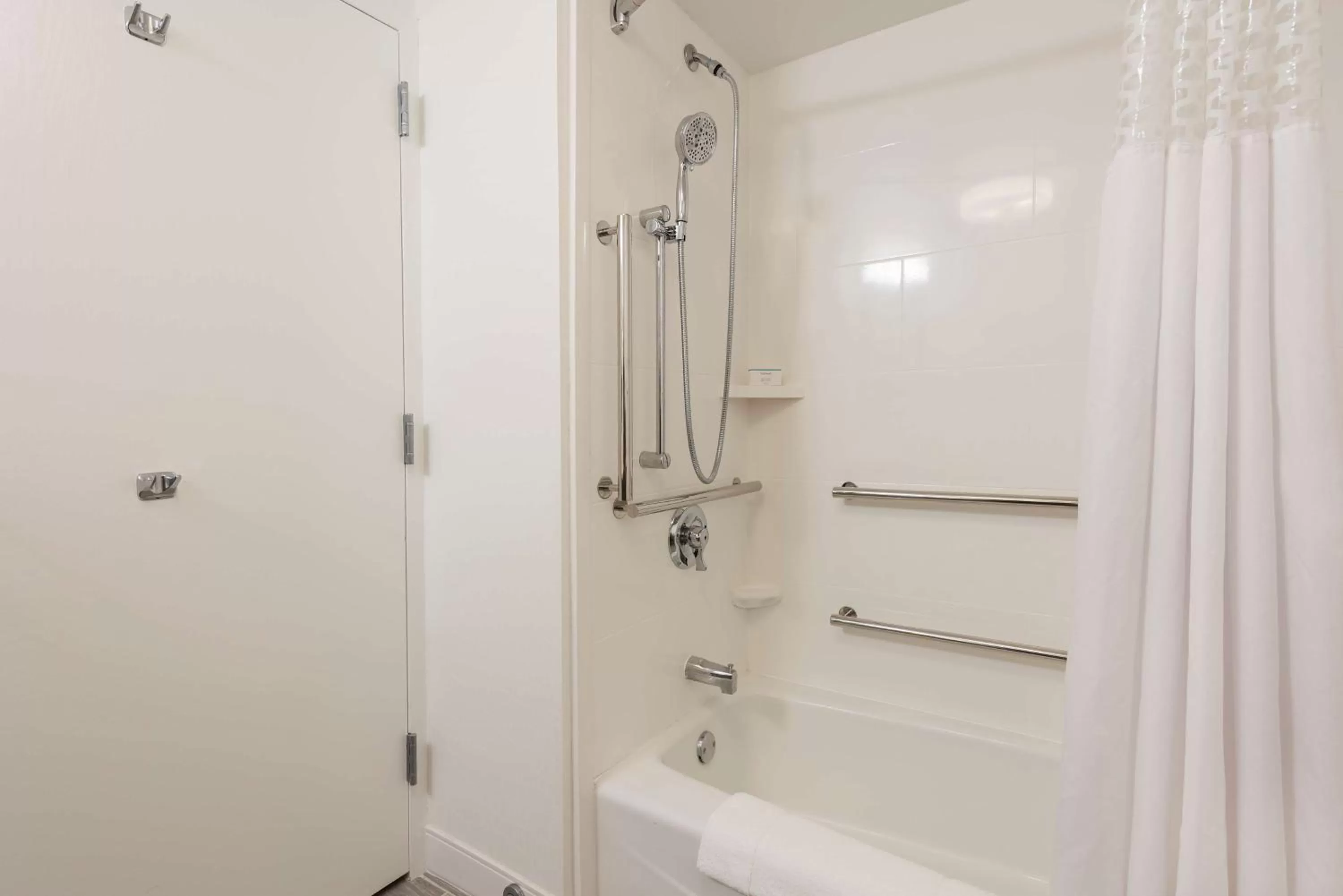 Double Room with Bath Tub - Mobility Access/Non-Smoking in Hampton Inn Milwaukee Northwest