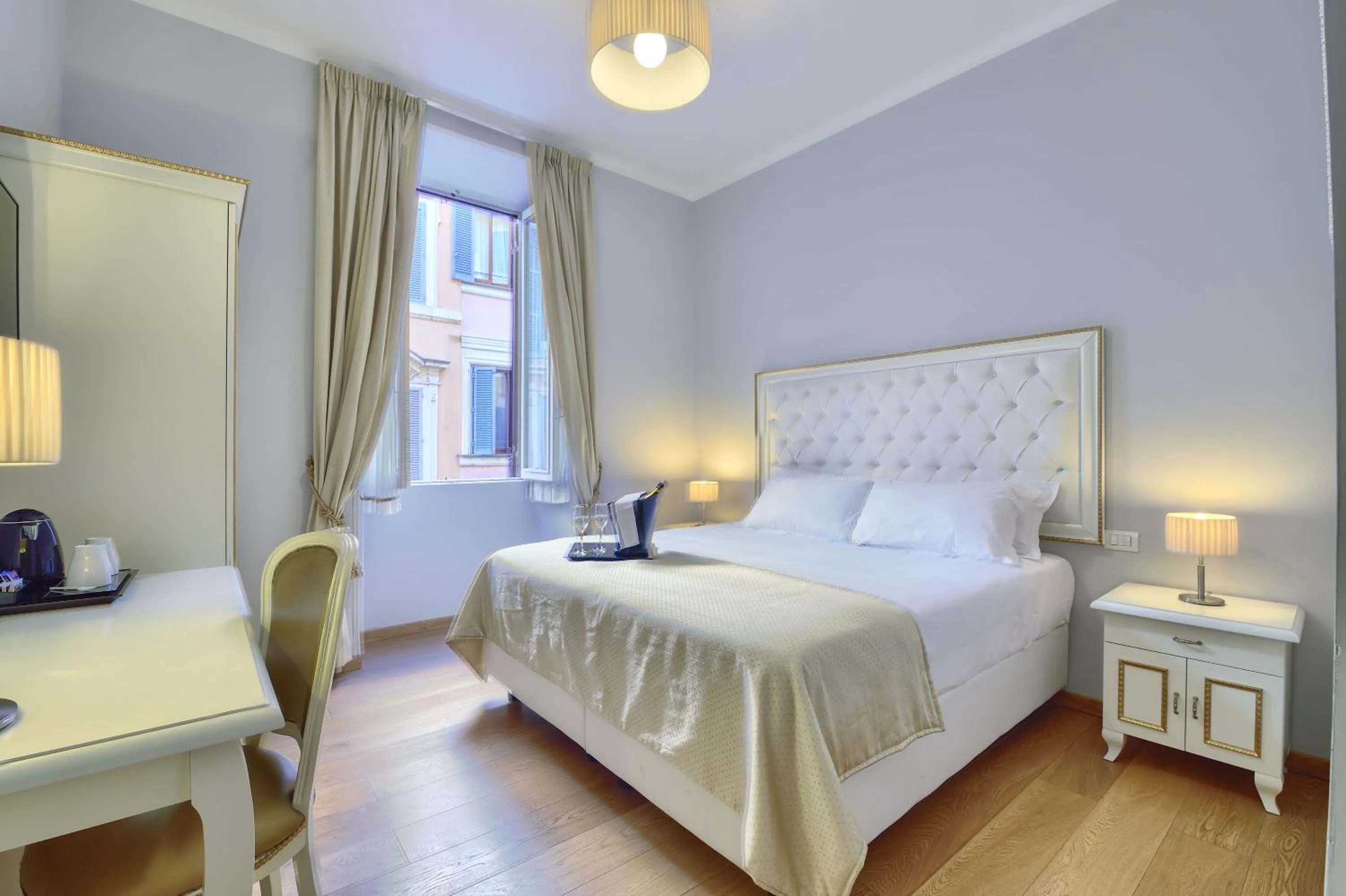 Double or Twin Room in Gravina Suite Frattina