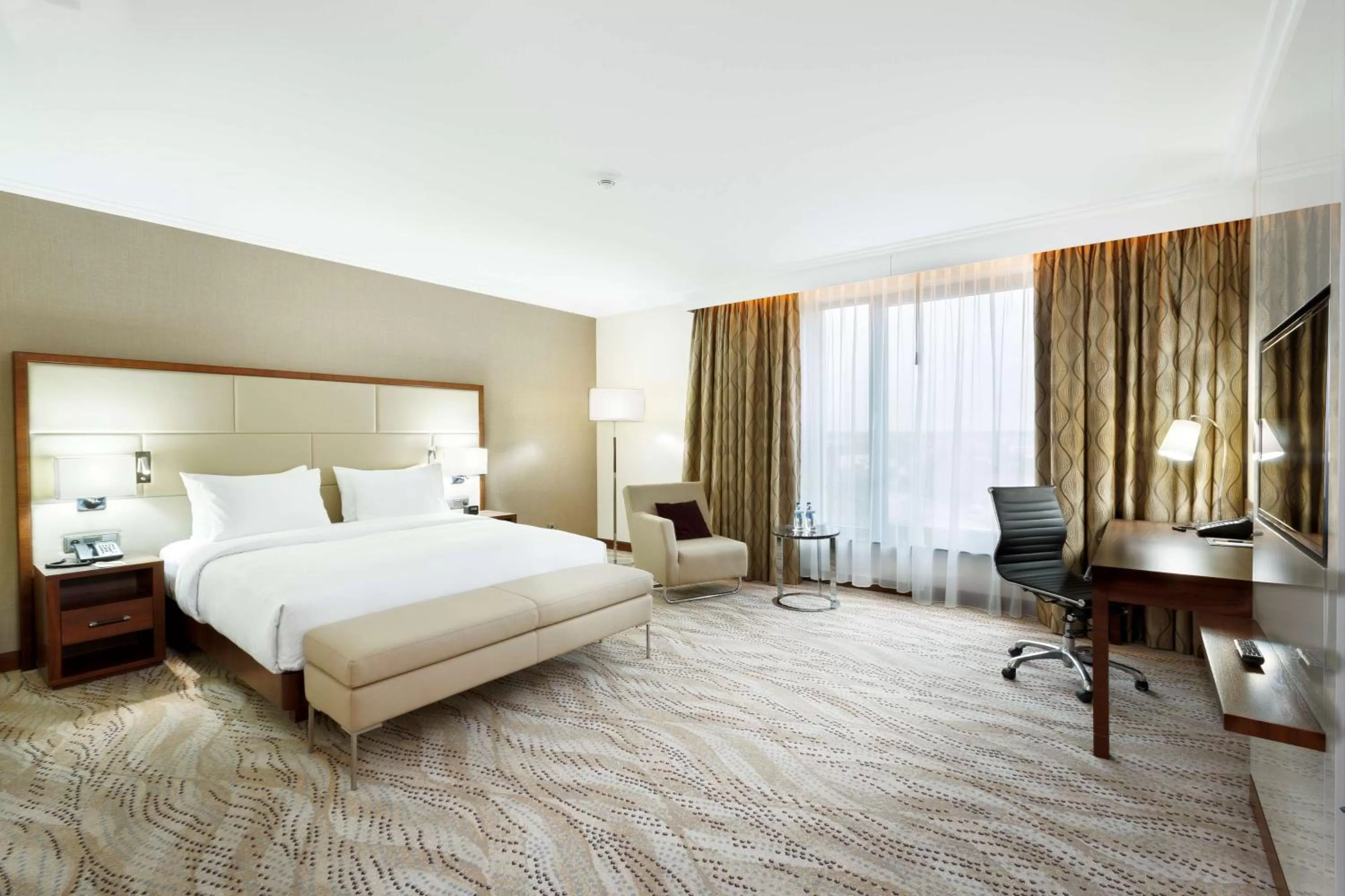 Deluxe King Room in DoubleTree by Hilton Hotel & Conference Centre Warsaw