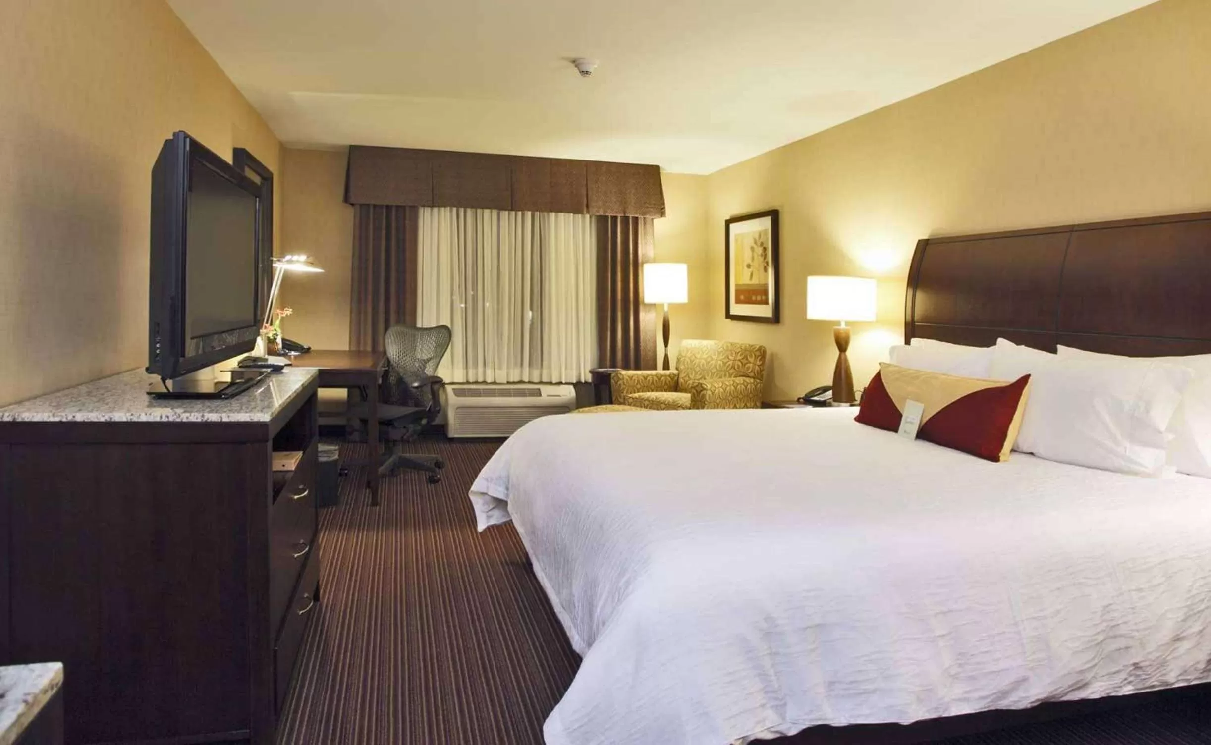 King Room with Tub - Mobility and Hearing Access in Hilton Garden Inn Clovis