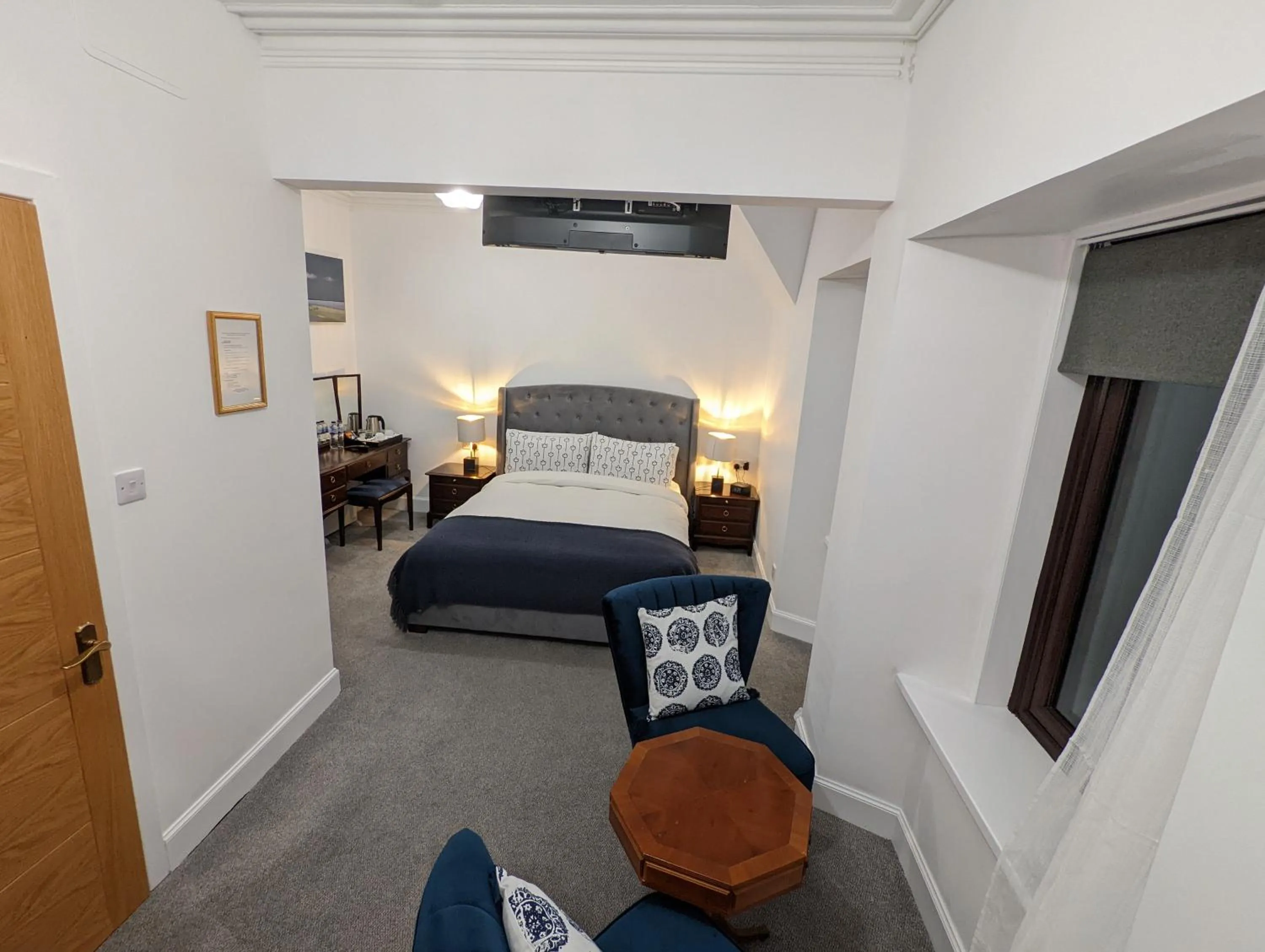 Deluxe King Room in Cambeth Lodge
