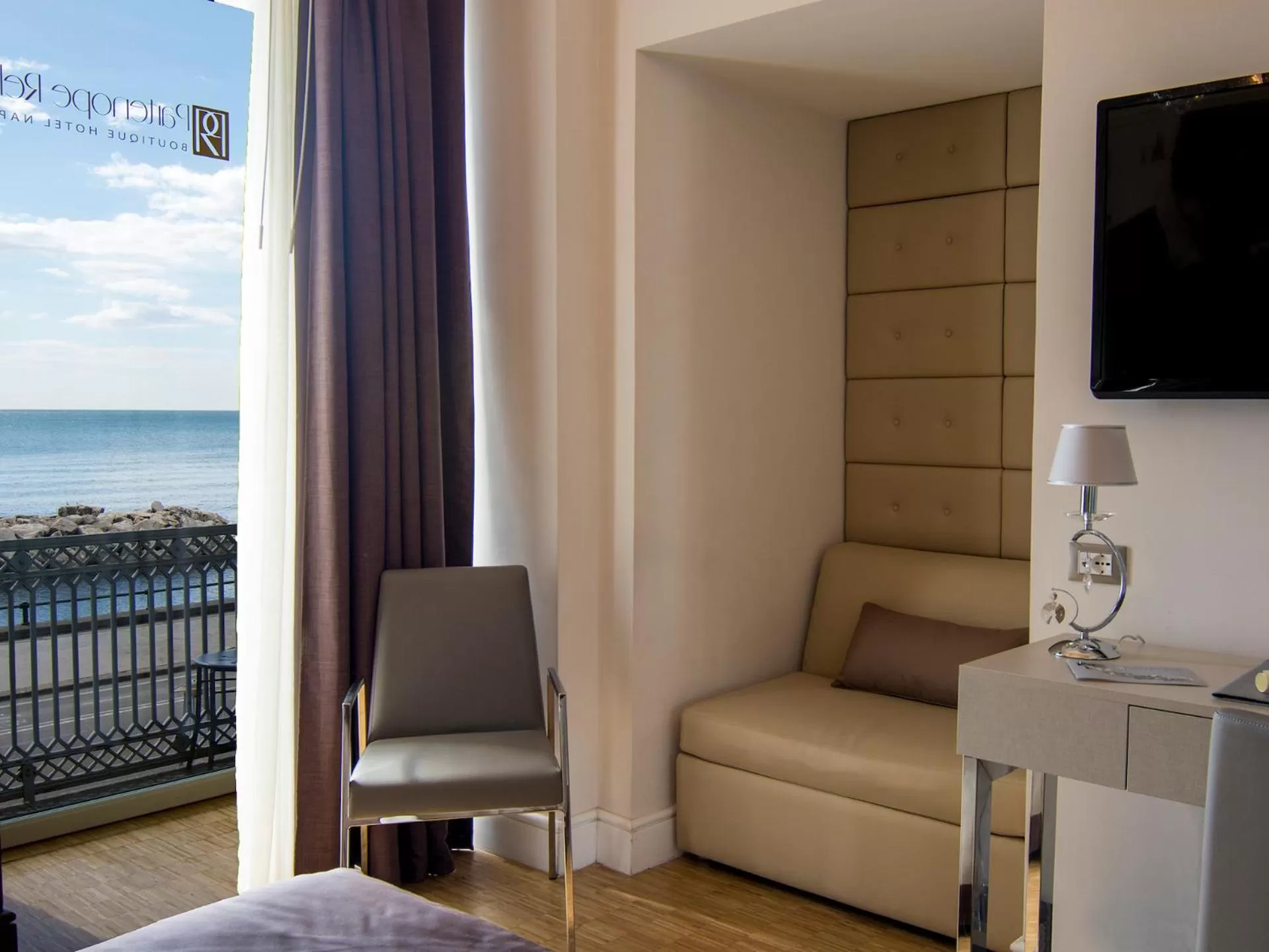 Deluxe Triple Room with Sea View in Partenope Relais