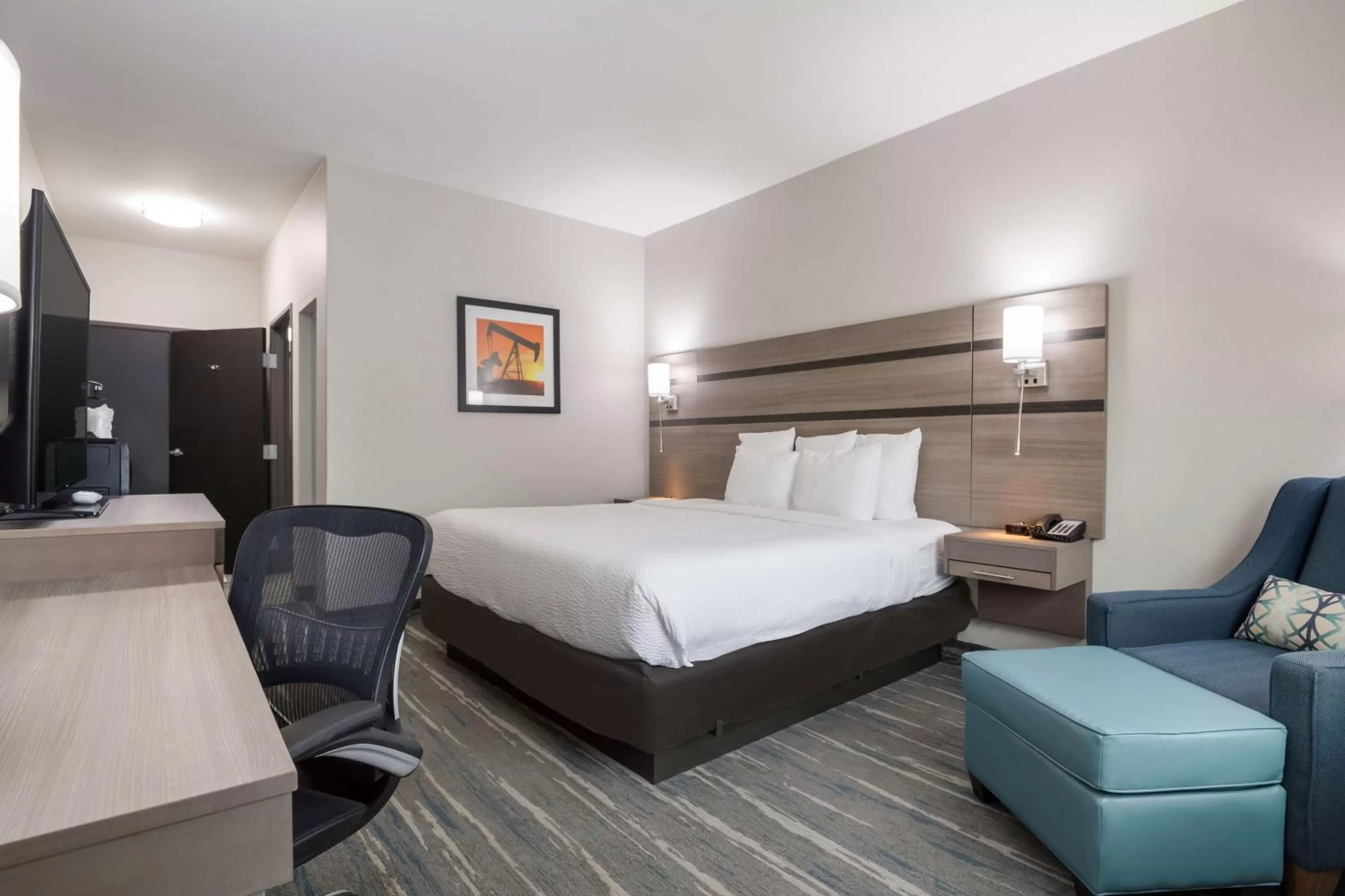 King Room with Bath Tub - Mobility Accessible in Best Western NSU Inn