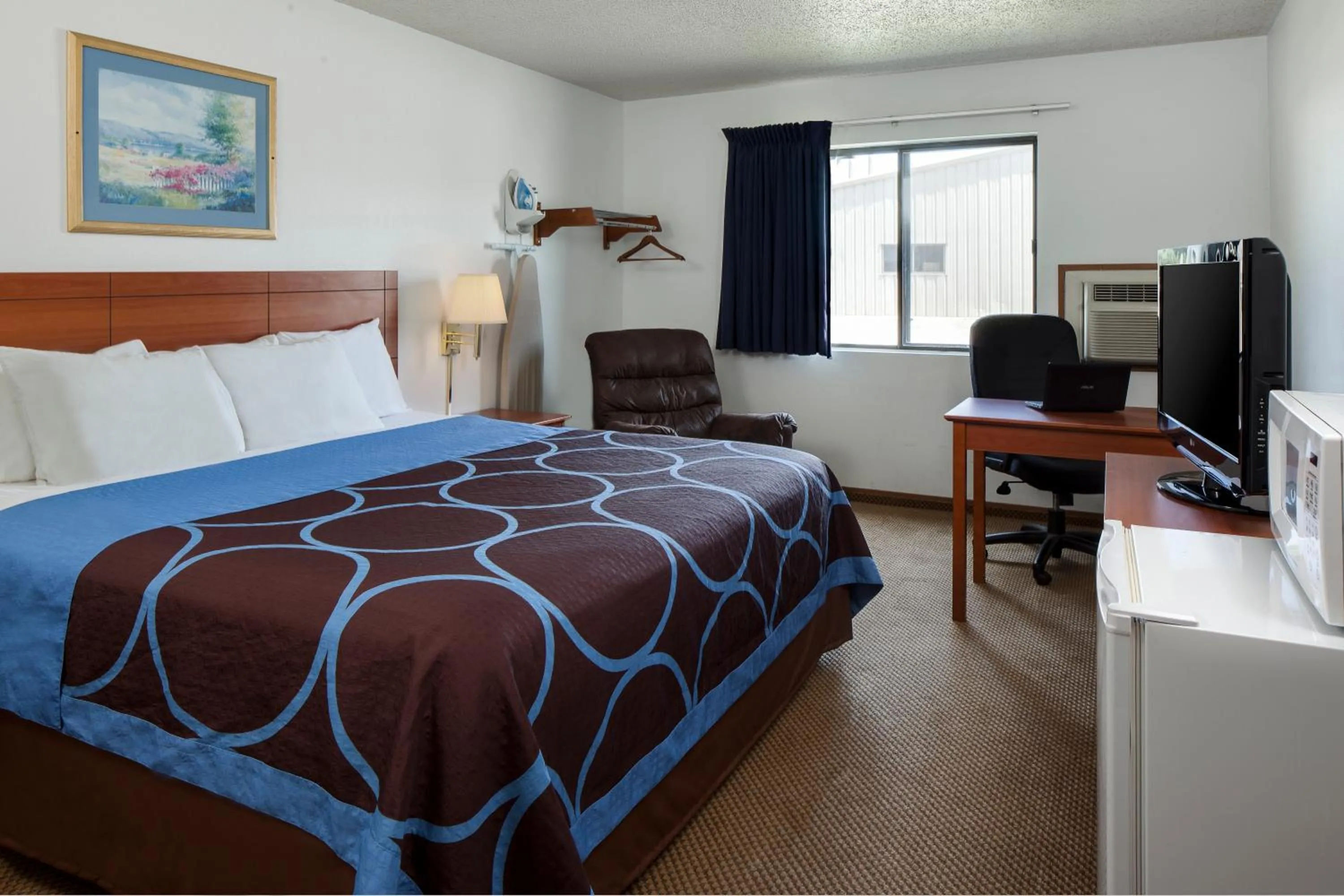 King Room - Non-Smoking in Super 8 by Wyndham Manhattan KS