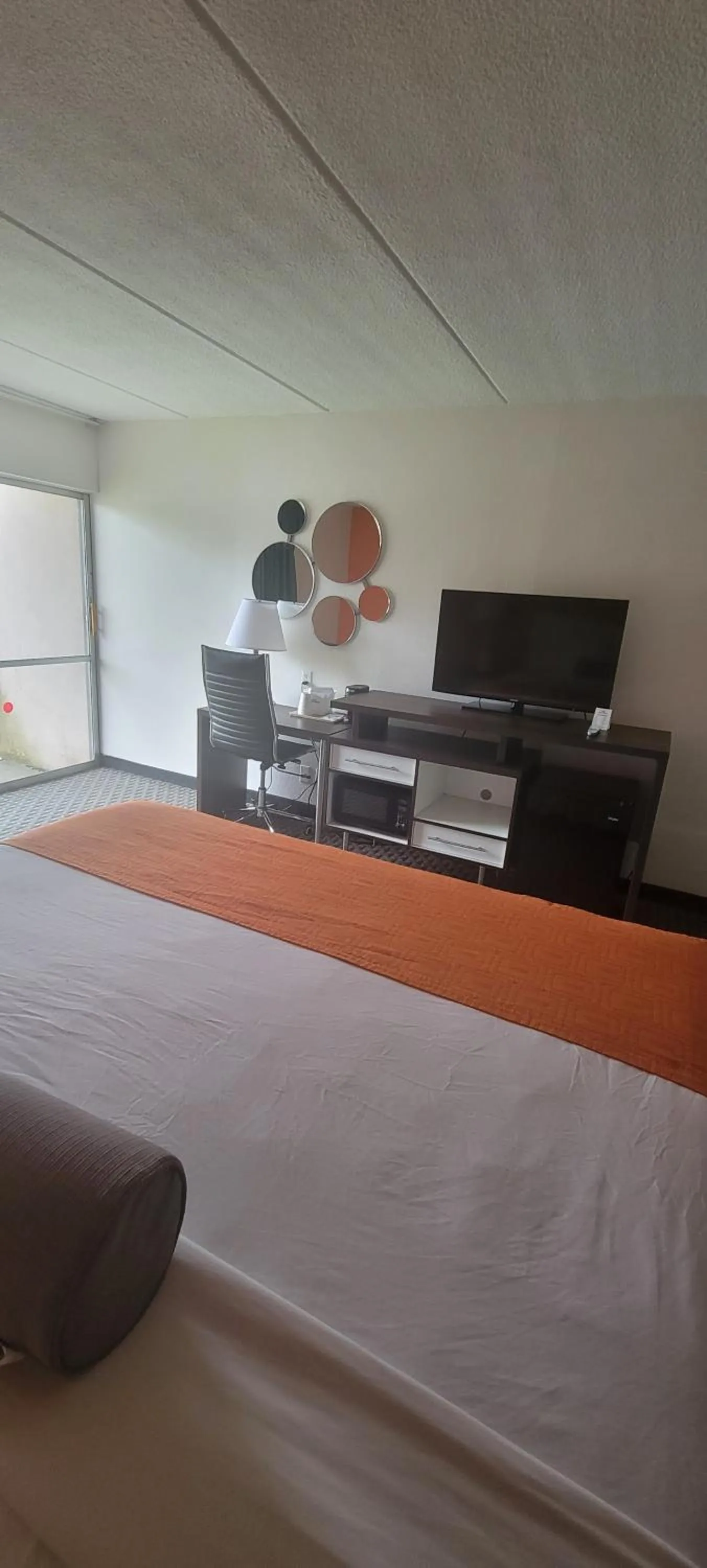 King Room - Non-Smoking in Howard Johnson by Wyndham Newburgh