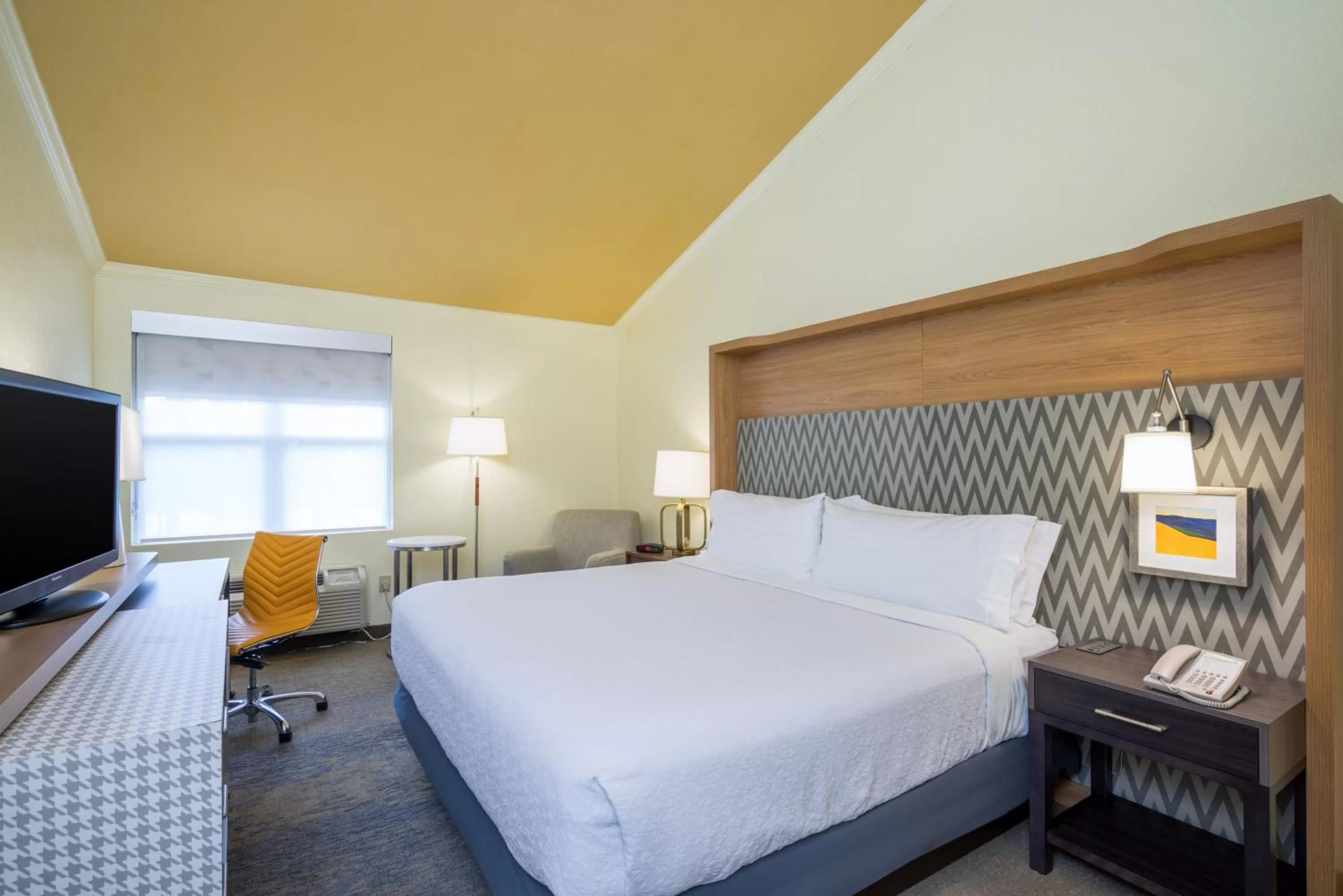 Standard King Room with Mobility Accessible Roll-In Shower in Holiday Inn Cape Cod - Hyannis by IHG