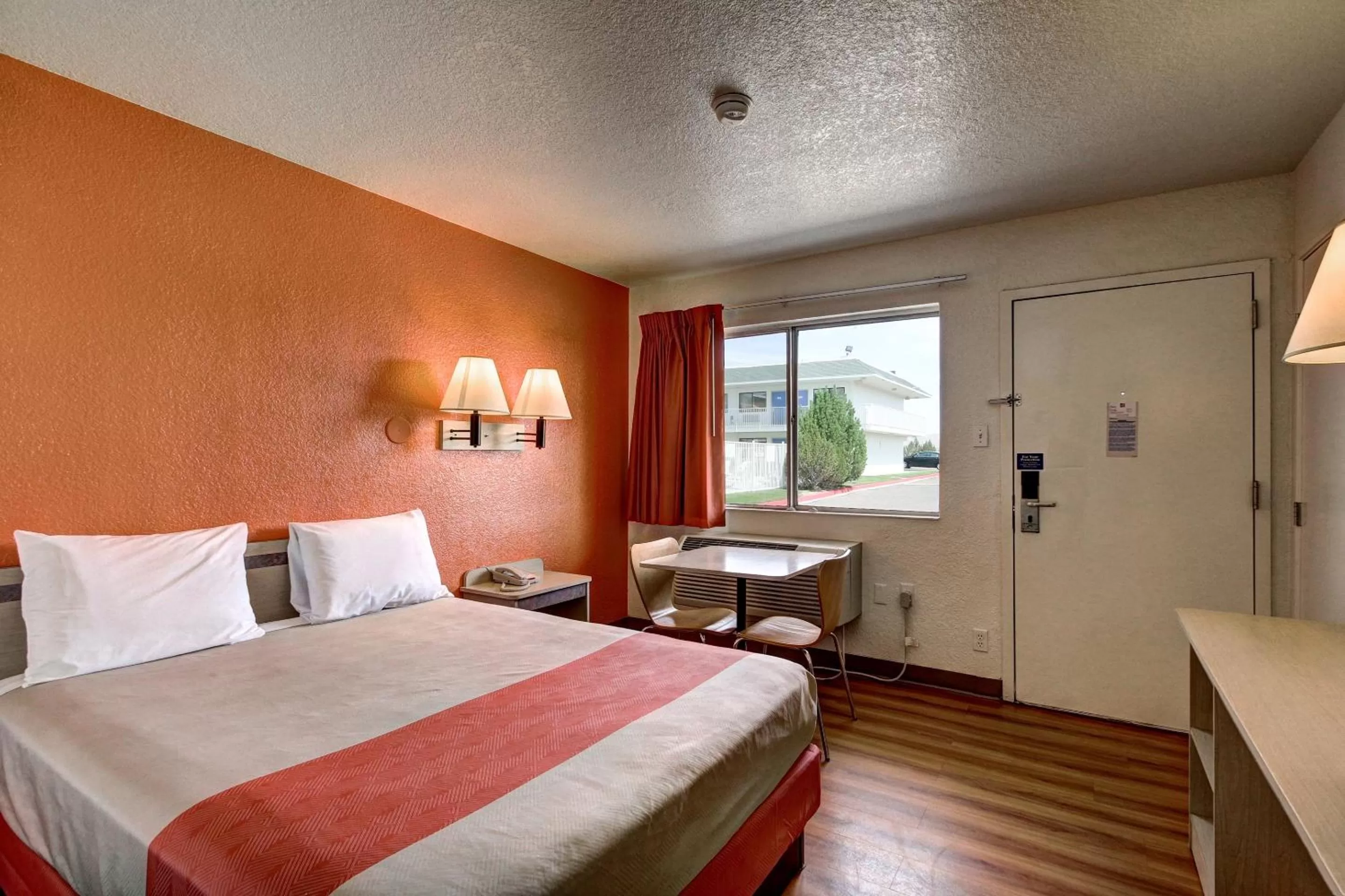 Deluxe Queen Room - single occupancy - Smoking in Motel 6 Wells