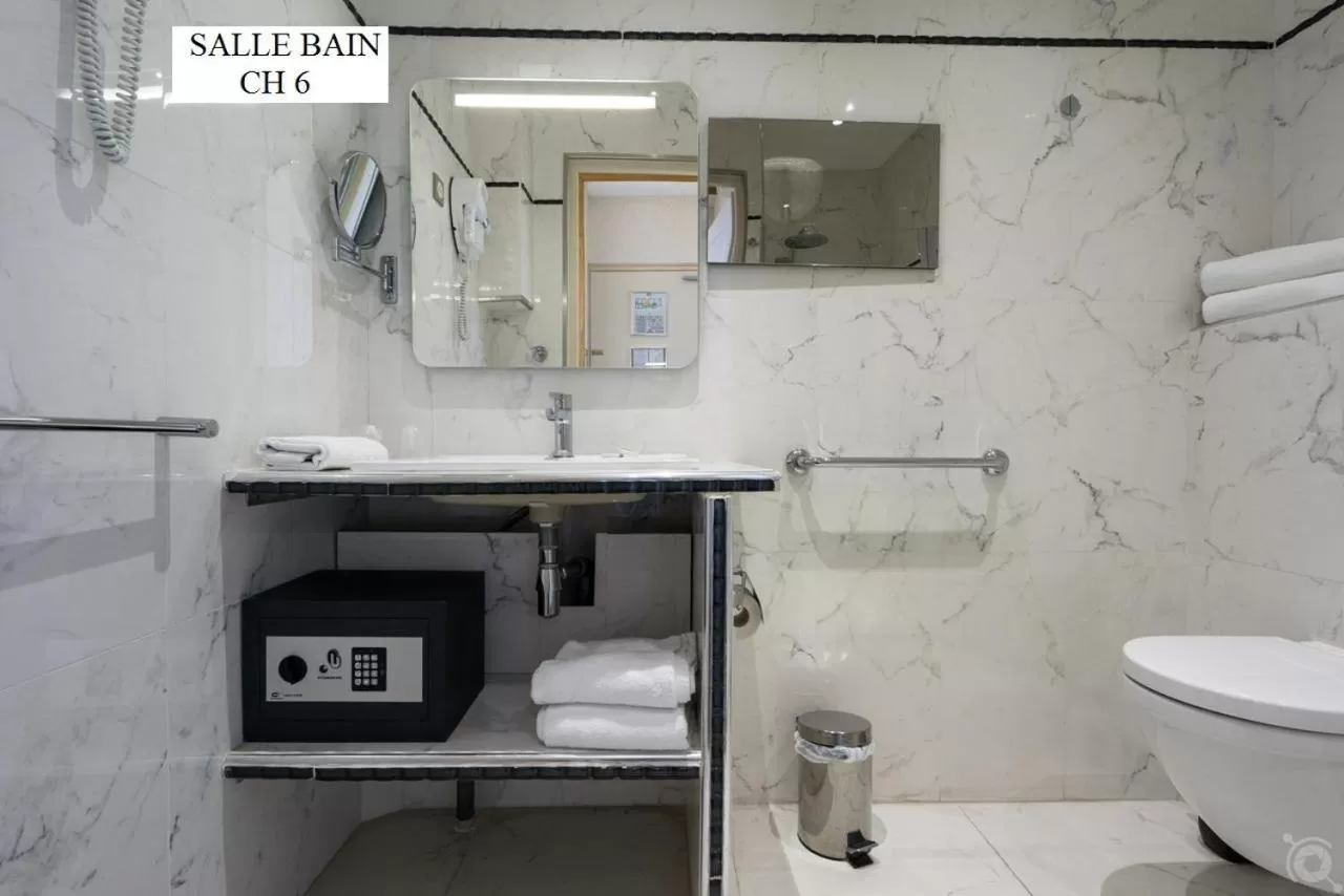 Deluxe Double Room with Side Sea View in Hotel Restaurant Bellevue