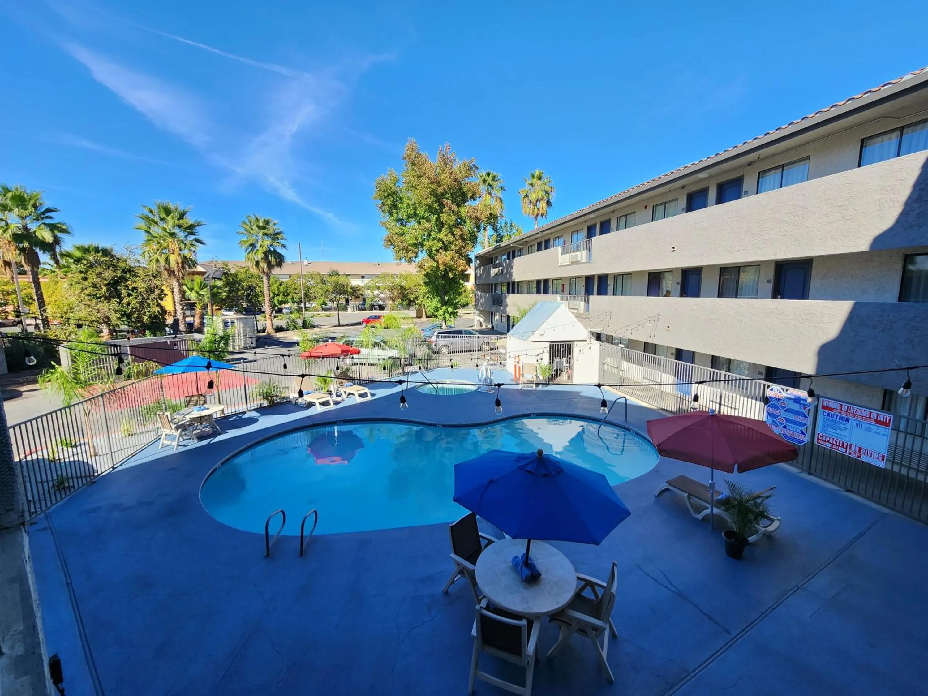 Swimming pool in Studio 6 Sacramento, CA Natomas