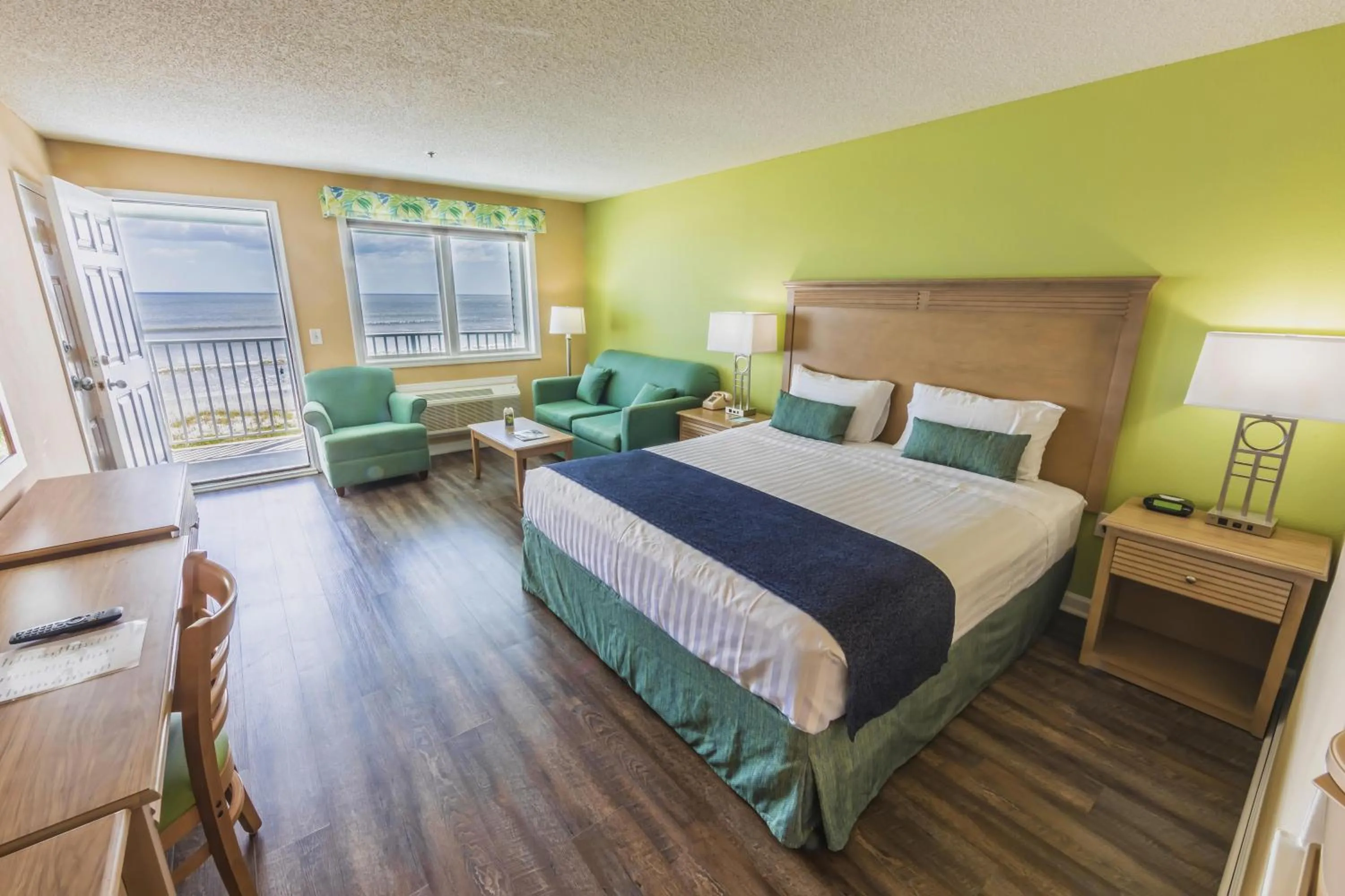 King Room with Ocean View in The Islander Inn