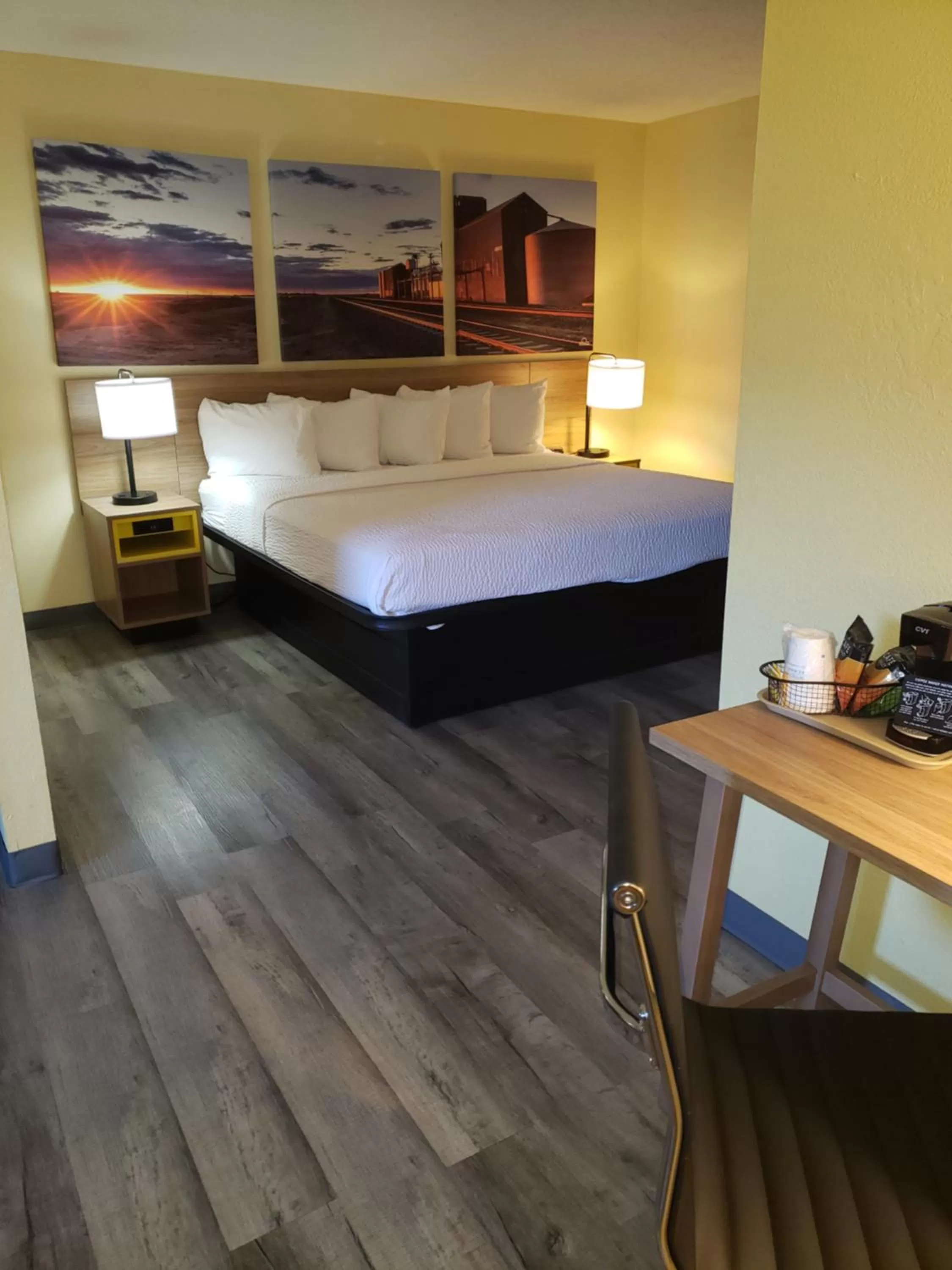 Executive King Studio Suite, Non-Smoking in Days Inn & Suites by Wyndham Clovis