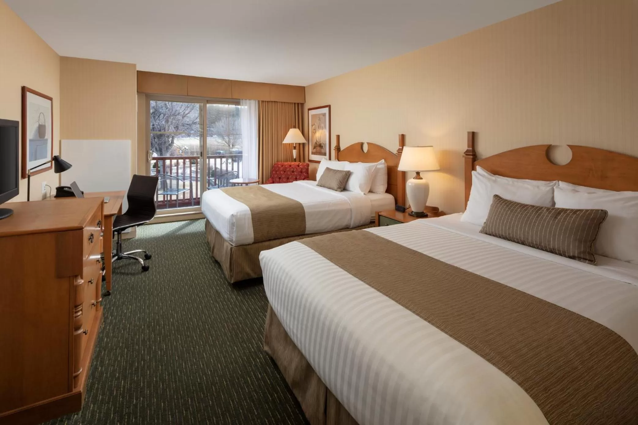 Standard Queen Room in St. Eugene Golf Resort & Casino