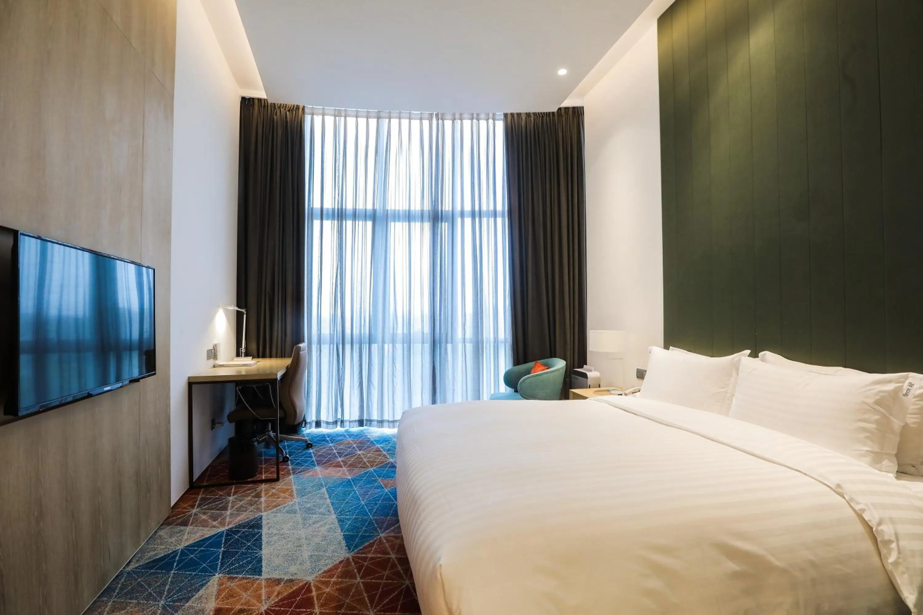 Standard King Room with Minifridge in Holiday Inn Express Shanghai Songjiang Fangta by IHG