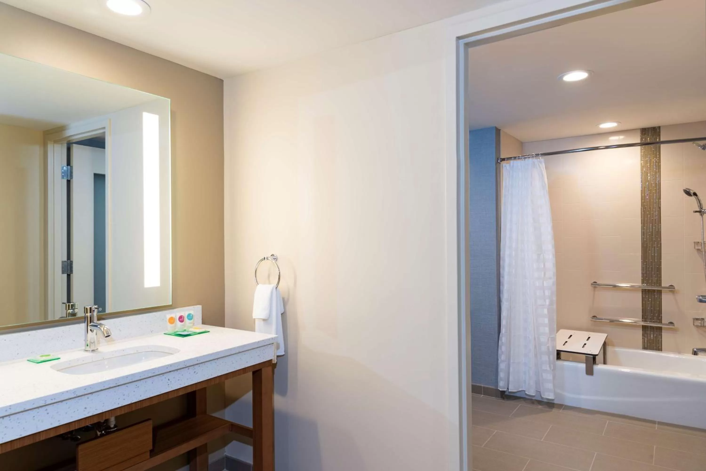 Double Room with Two Double Beds and Accessible Tub - Disability Access in Hyatt Place Flint/Grand Blanc