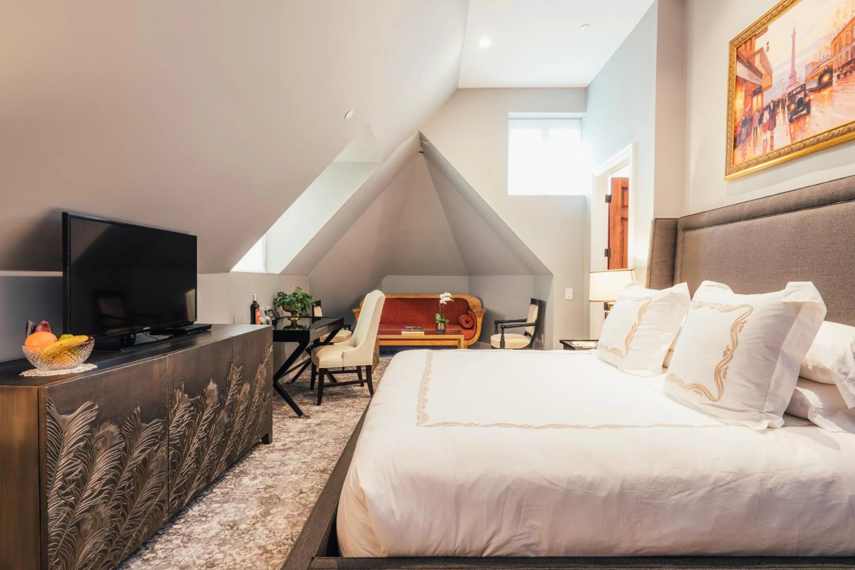 Premium King Room in Neighbourgood Sutter Mansion