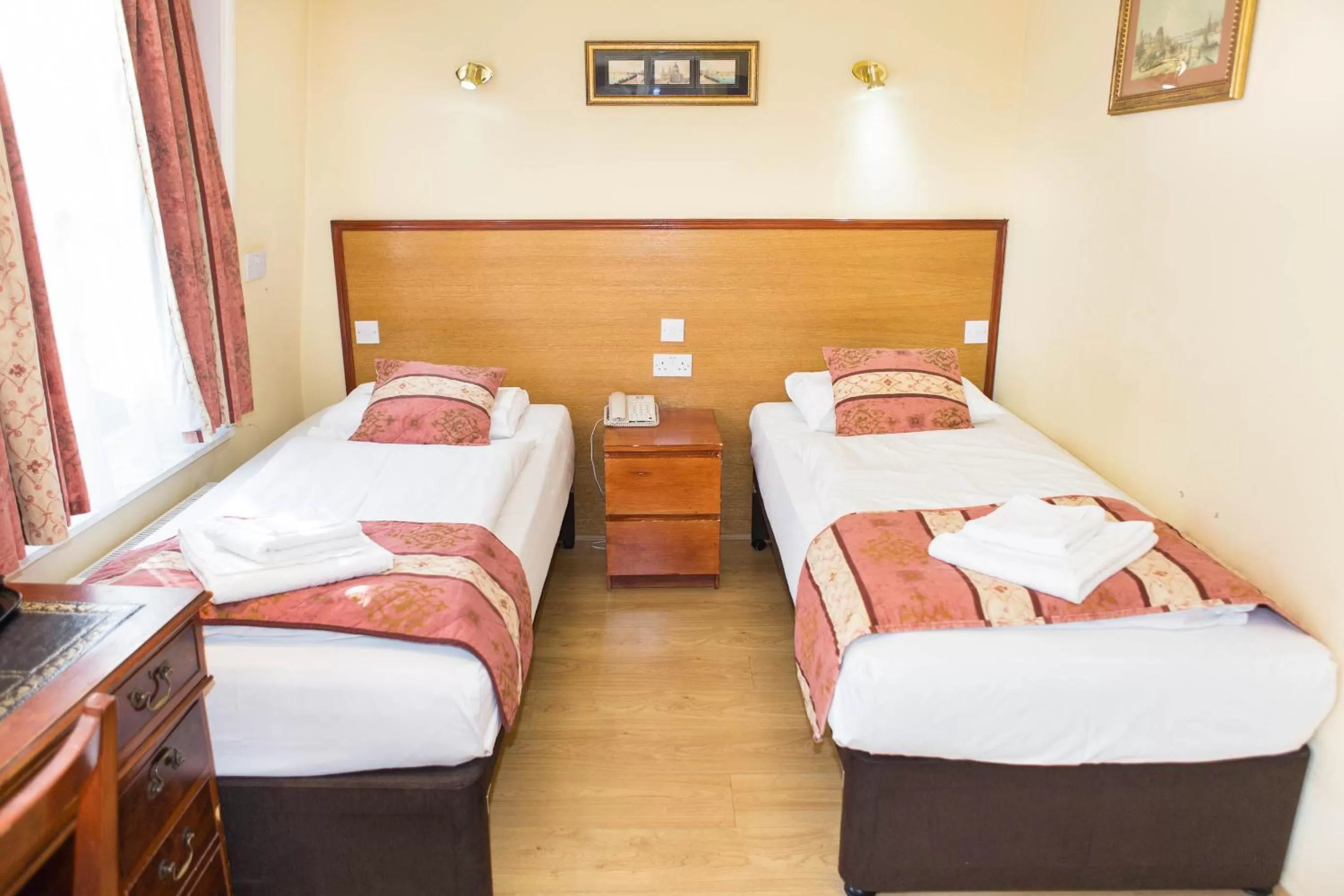 Standard Twin Room in Shakespeare Hotel