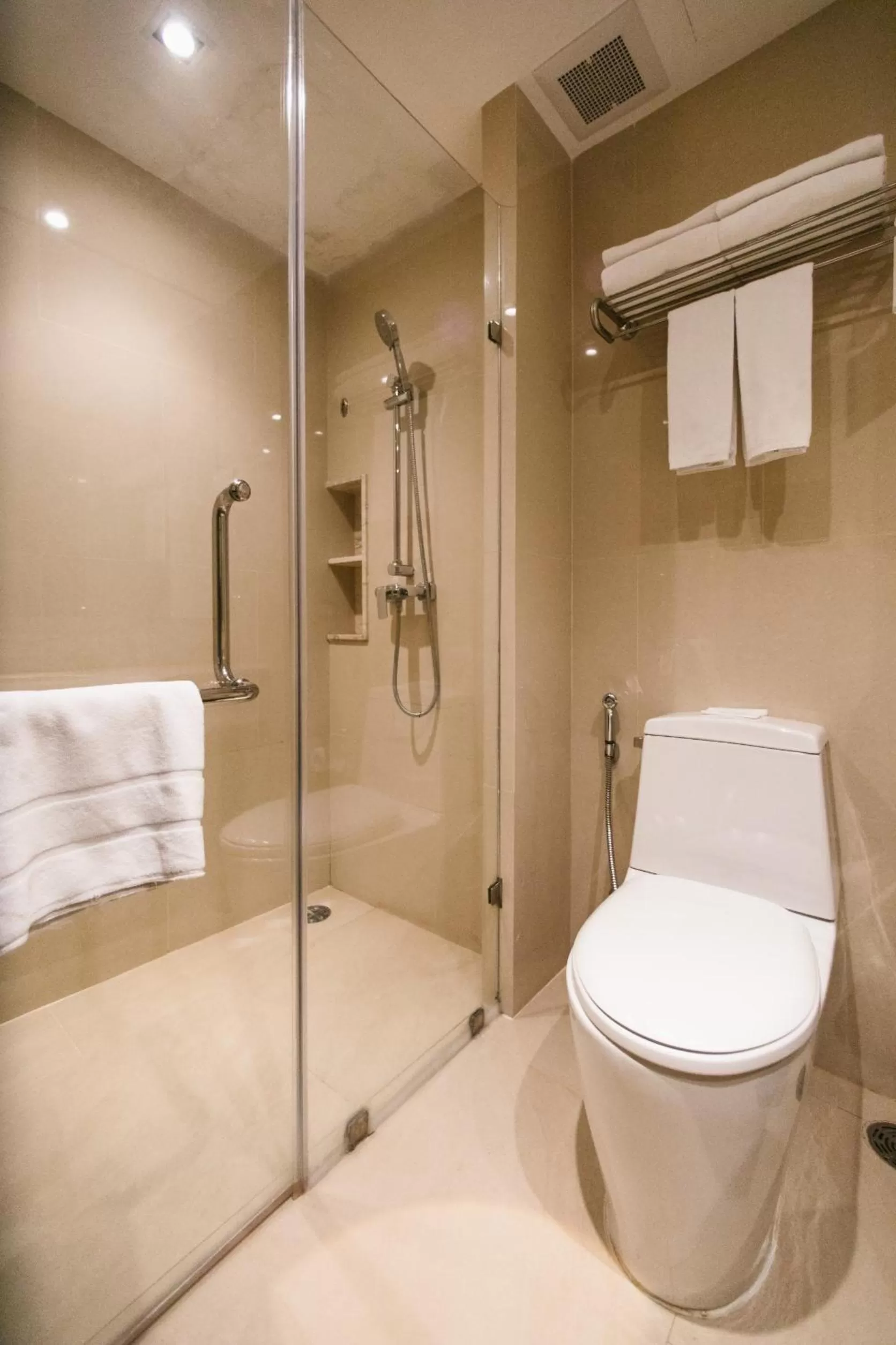 Superior Double or Twin Room in Al Meroz Hotel Bangkok - The Leading Halal Hotel